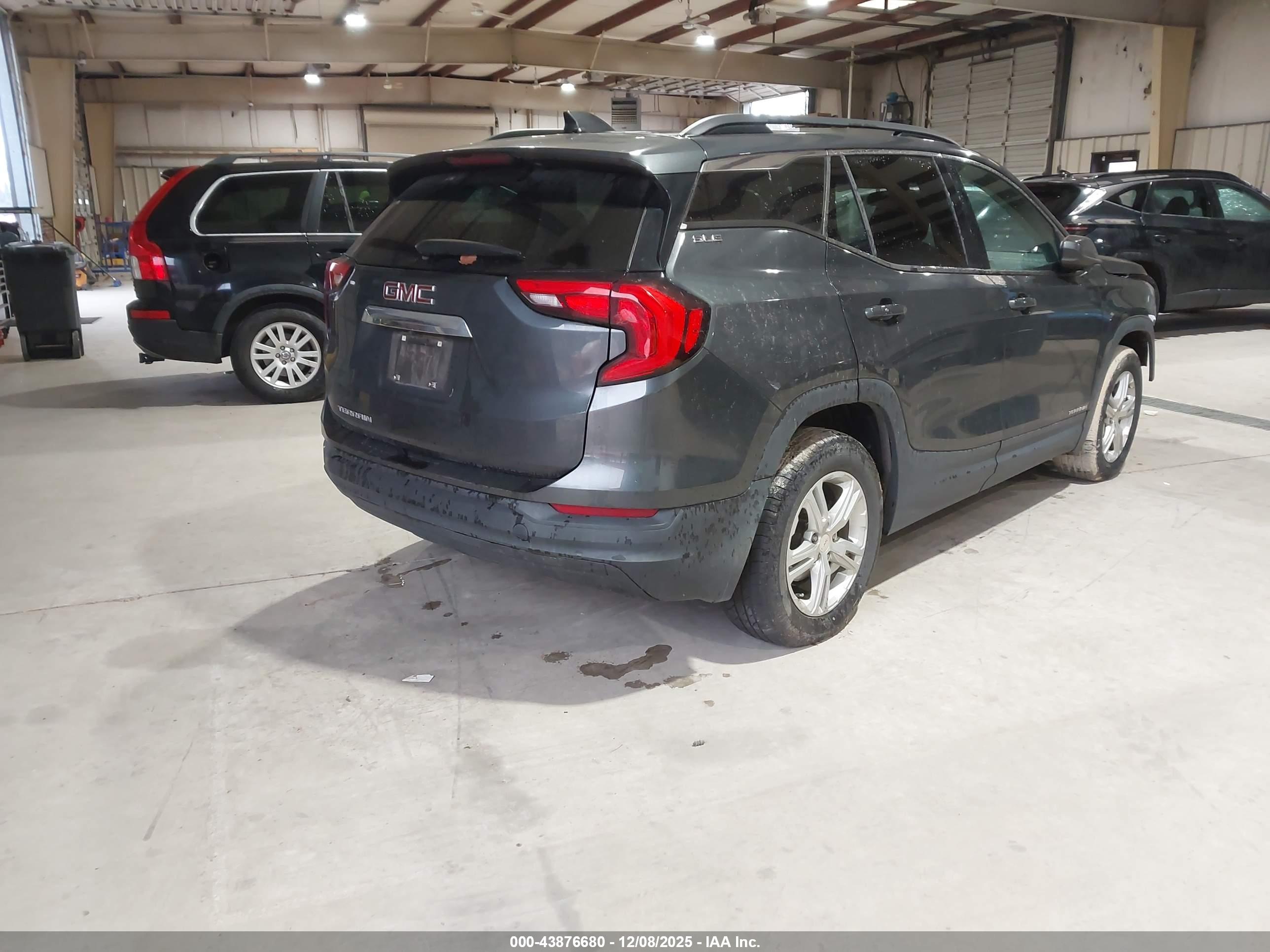 GMC TERRAIN image 4