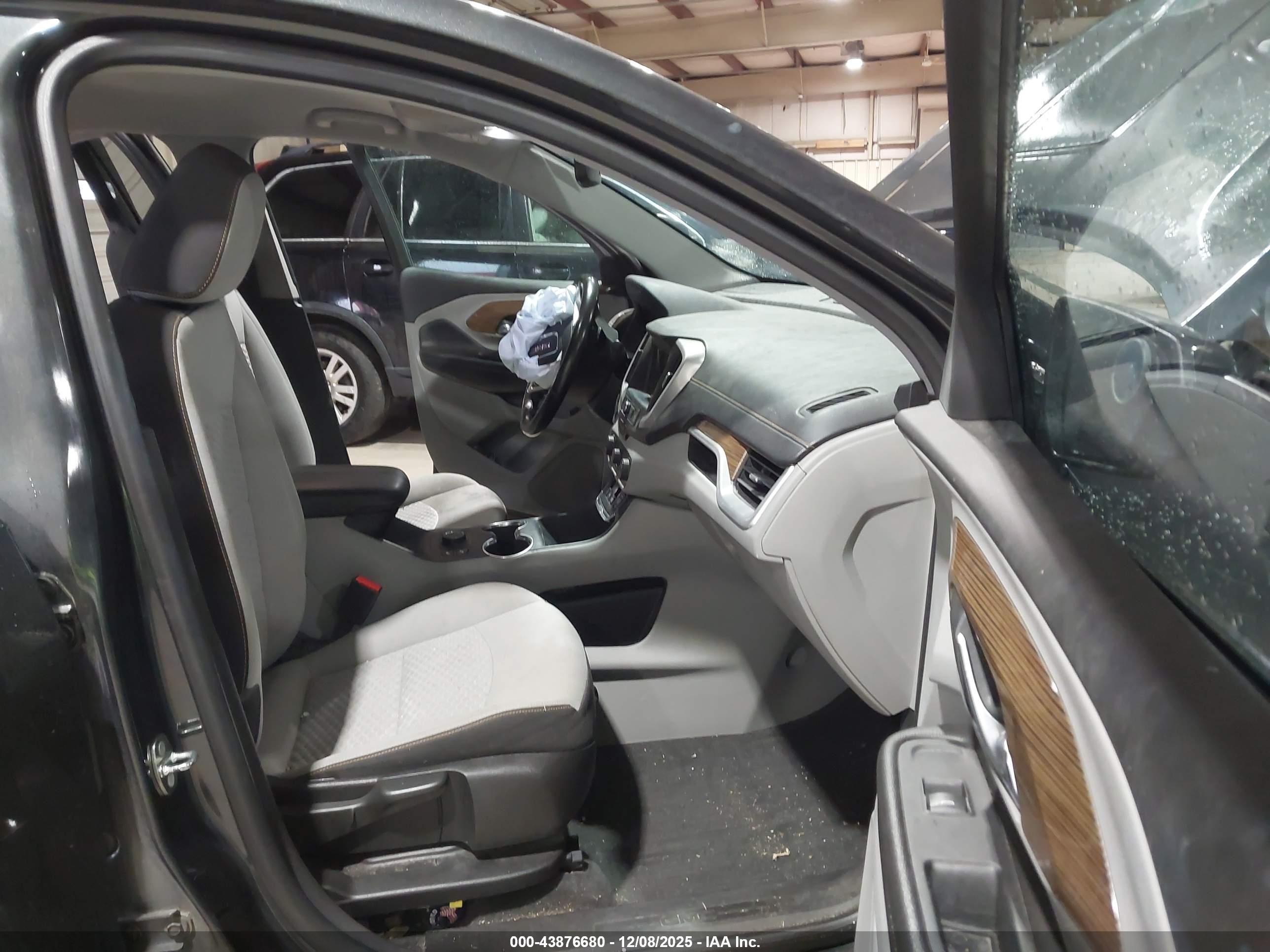 GMC TERRAIN image 5