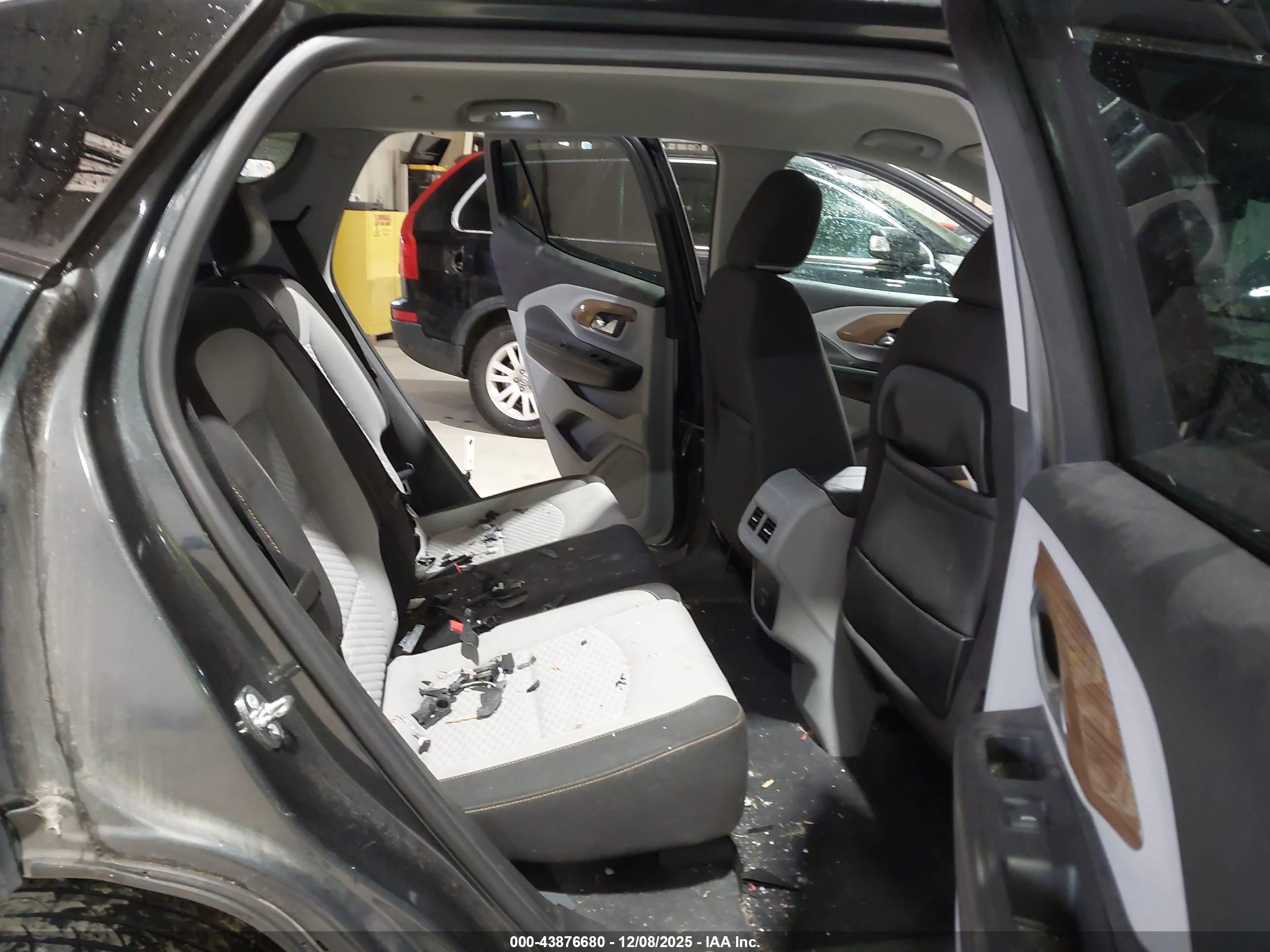 GMC TERRAIN image 8