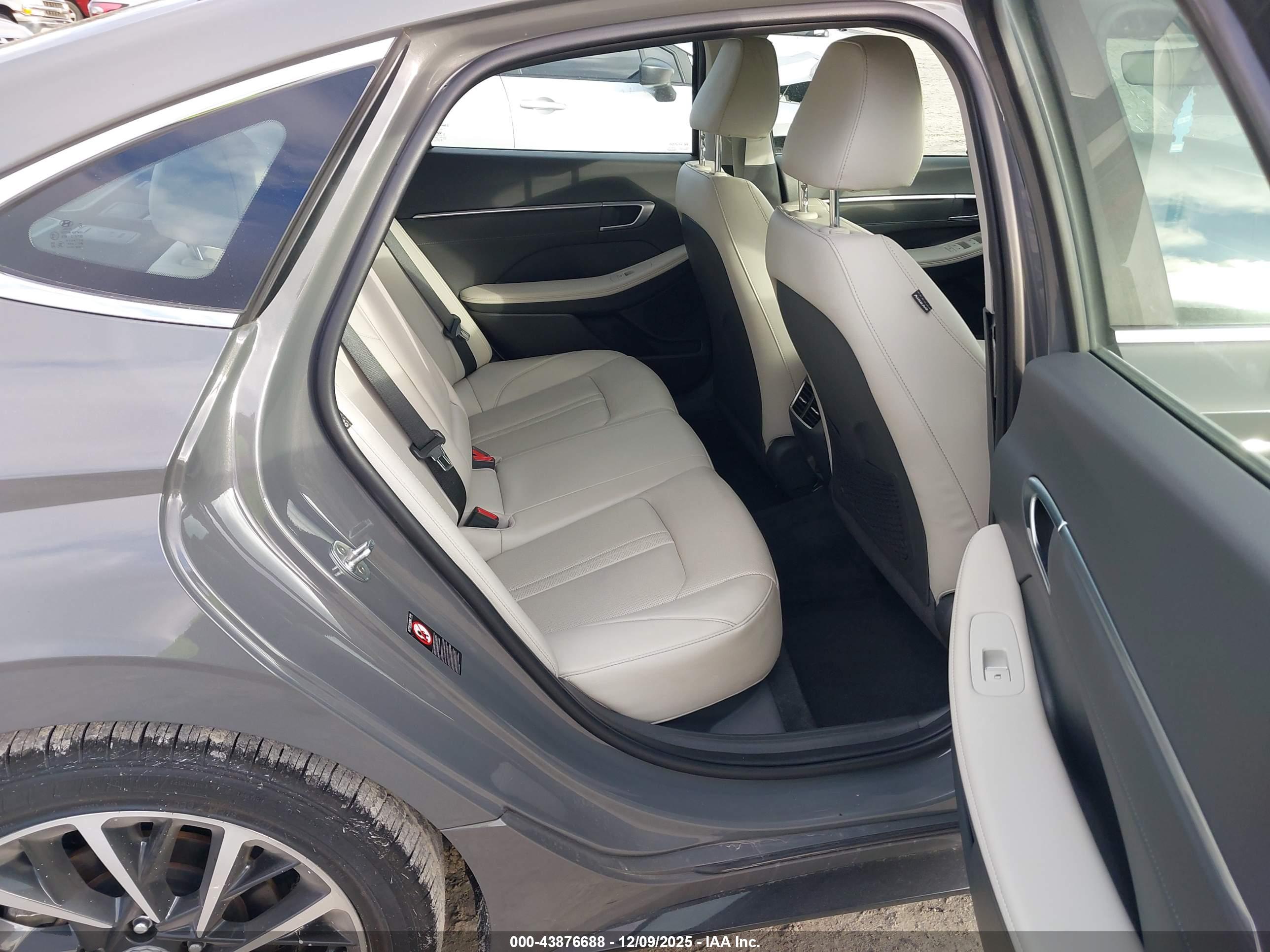 HYUNDAI SONATA image 8
