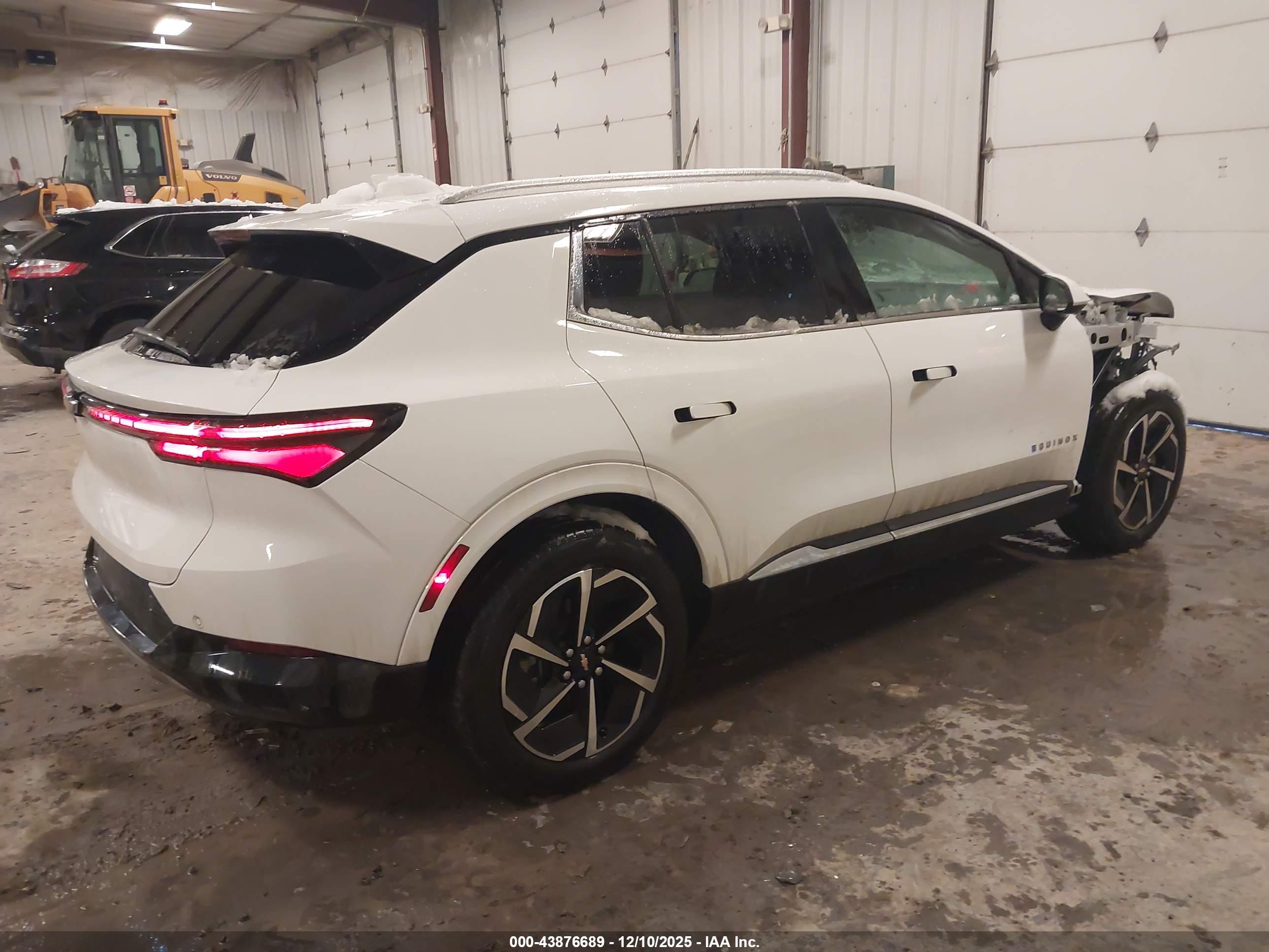 CHEVROLET EQUINOX image 4
