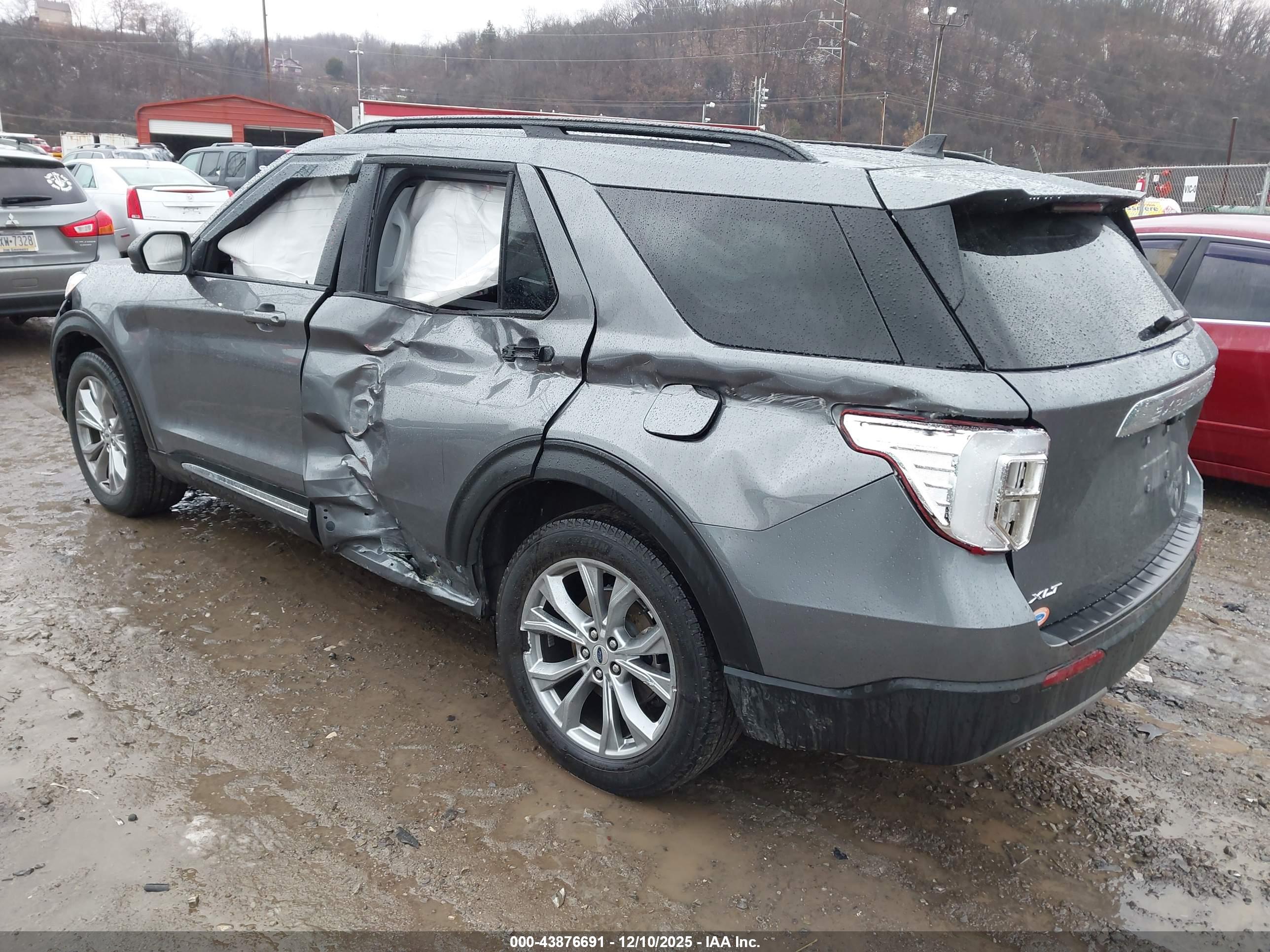 FORD EXPLORER image 3