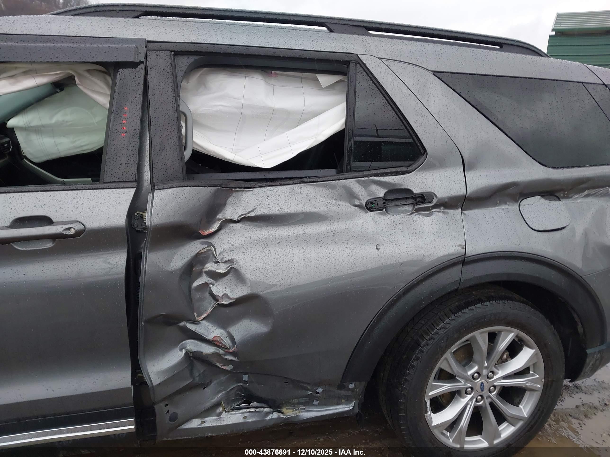 FORD EXPLORER image 6