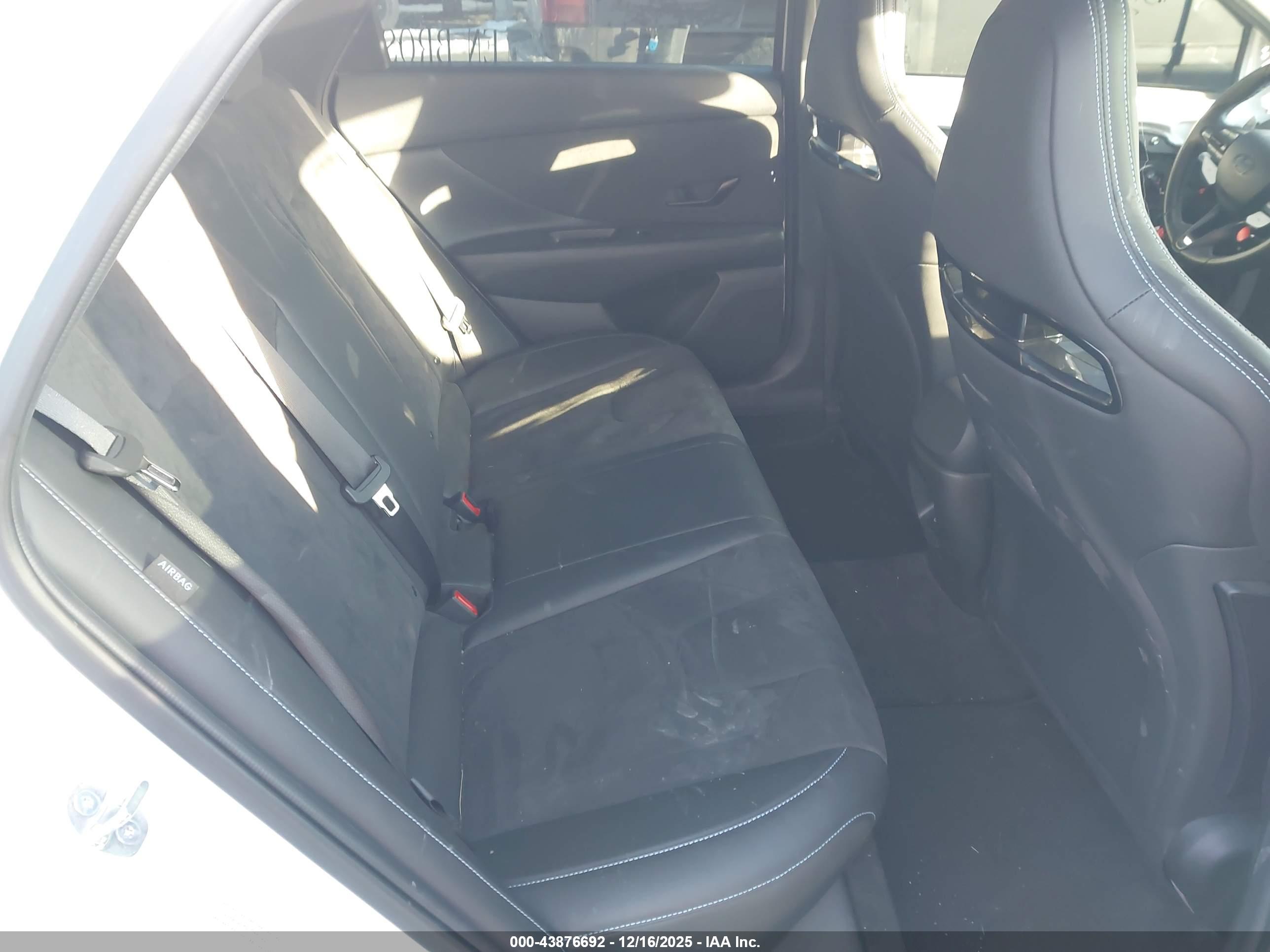 HYUNDAI ELANTRA image 8