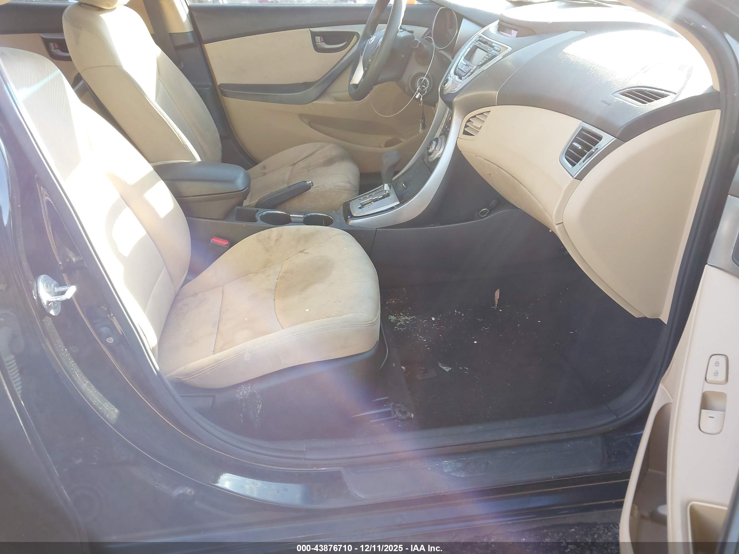 HYUNDAI ELANTRA image 5