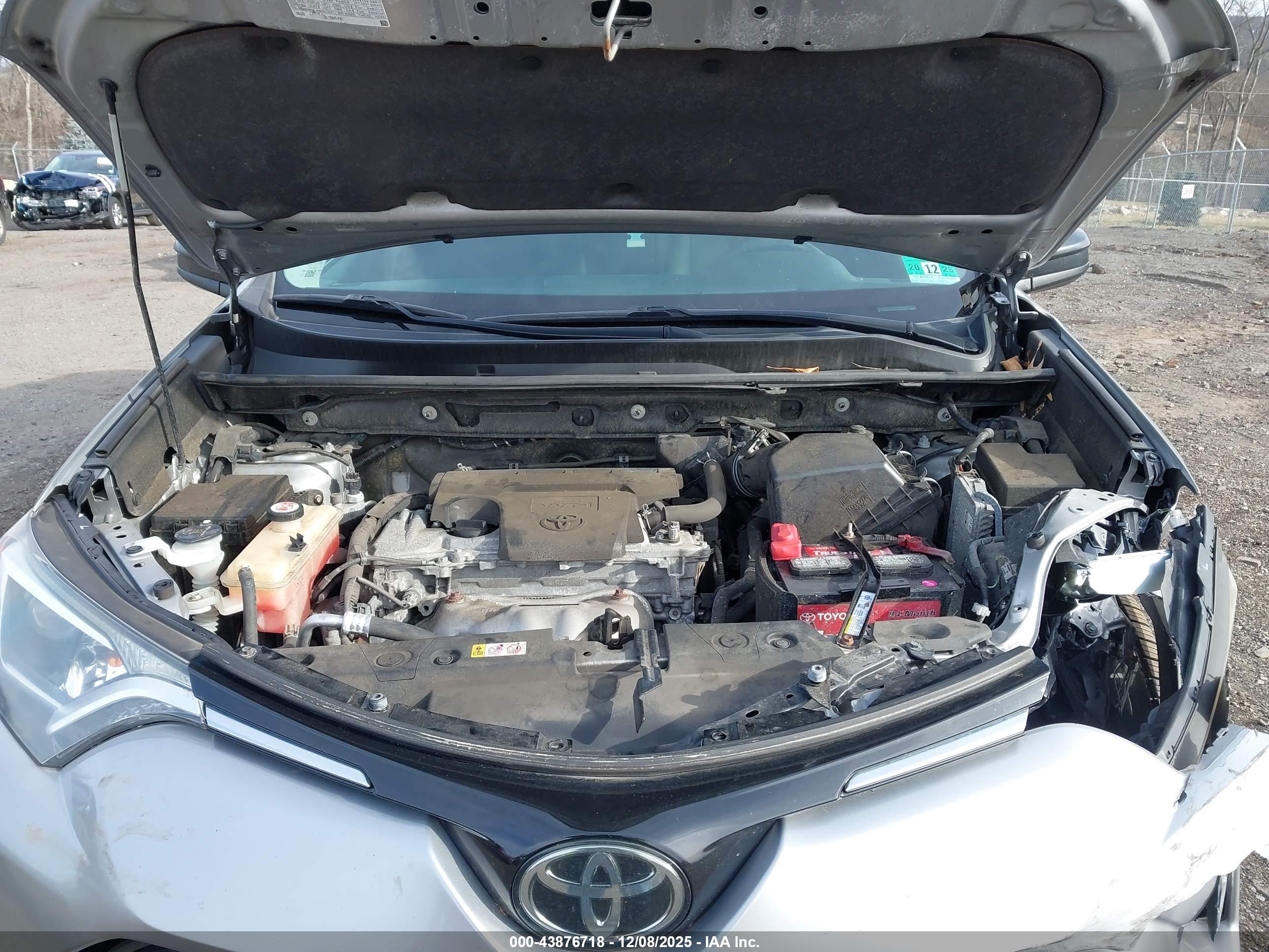 TOYOTA RAV4 image 10