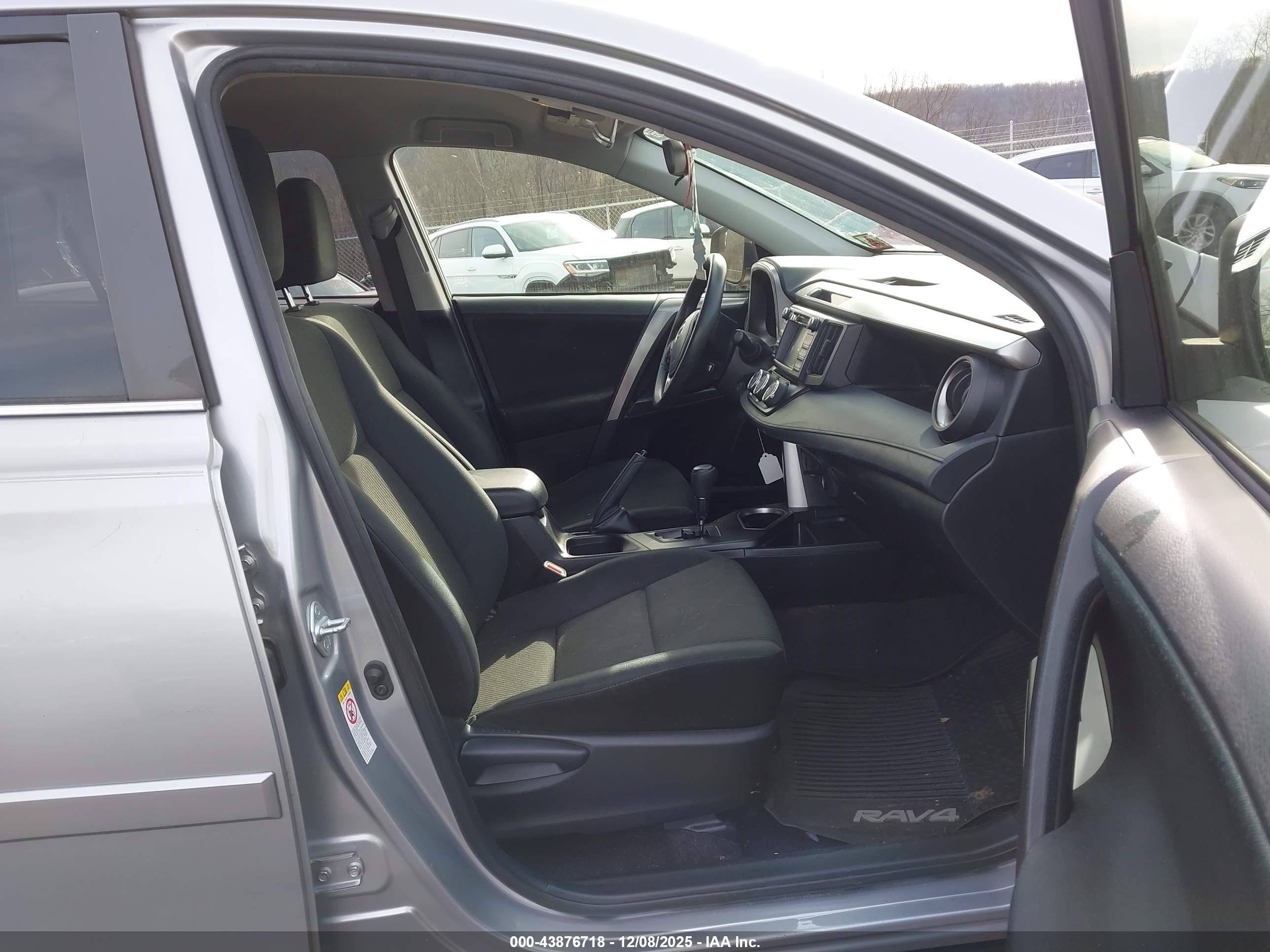 TOYOTA RAV4 image 5