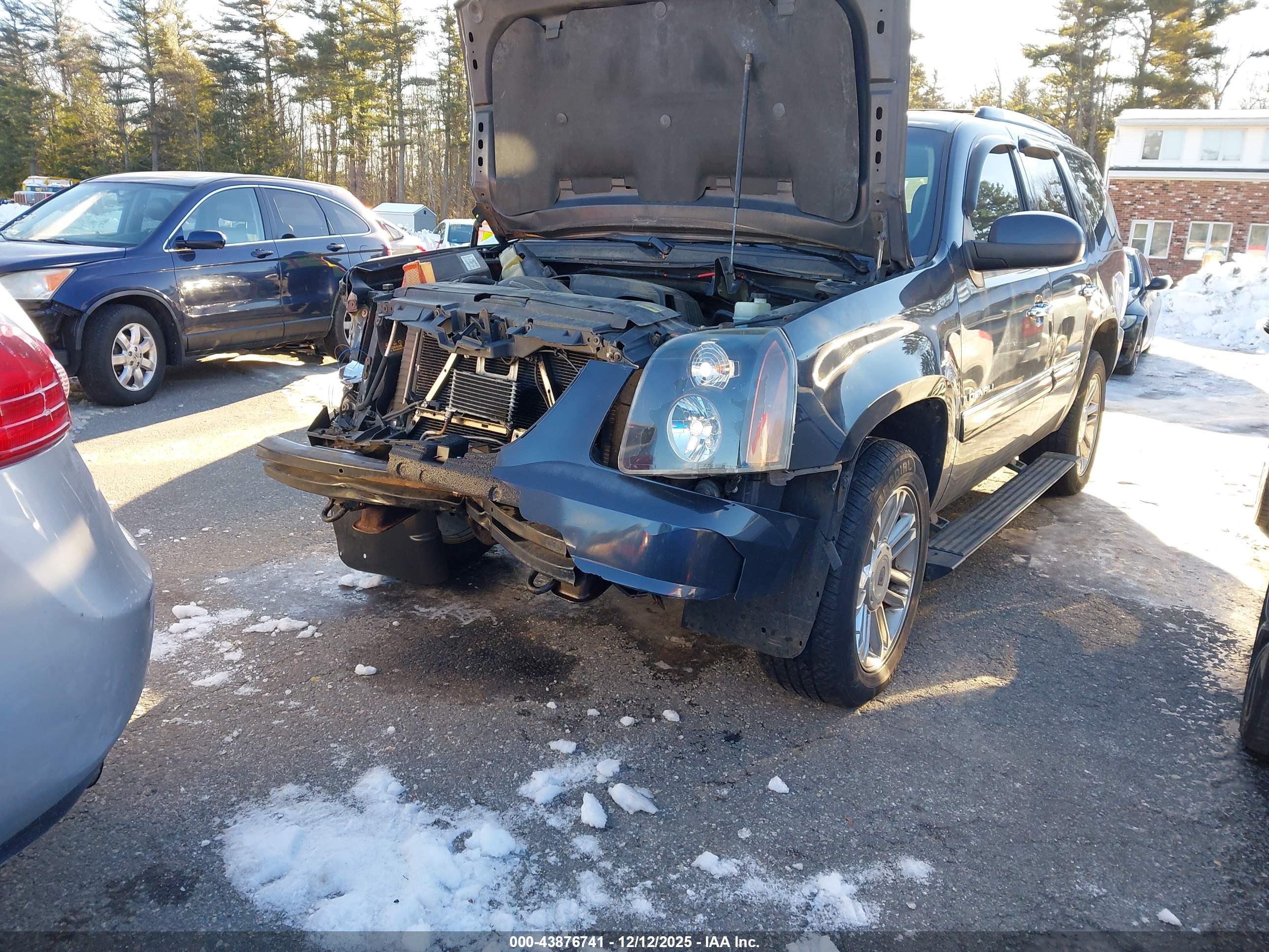 GMC YUKON image 2