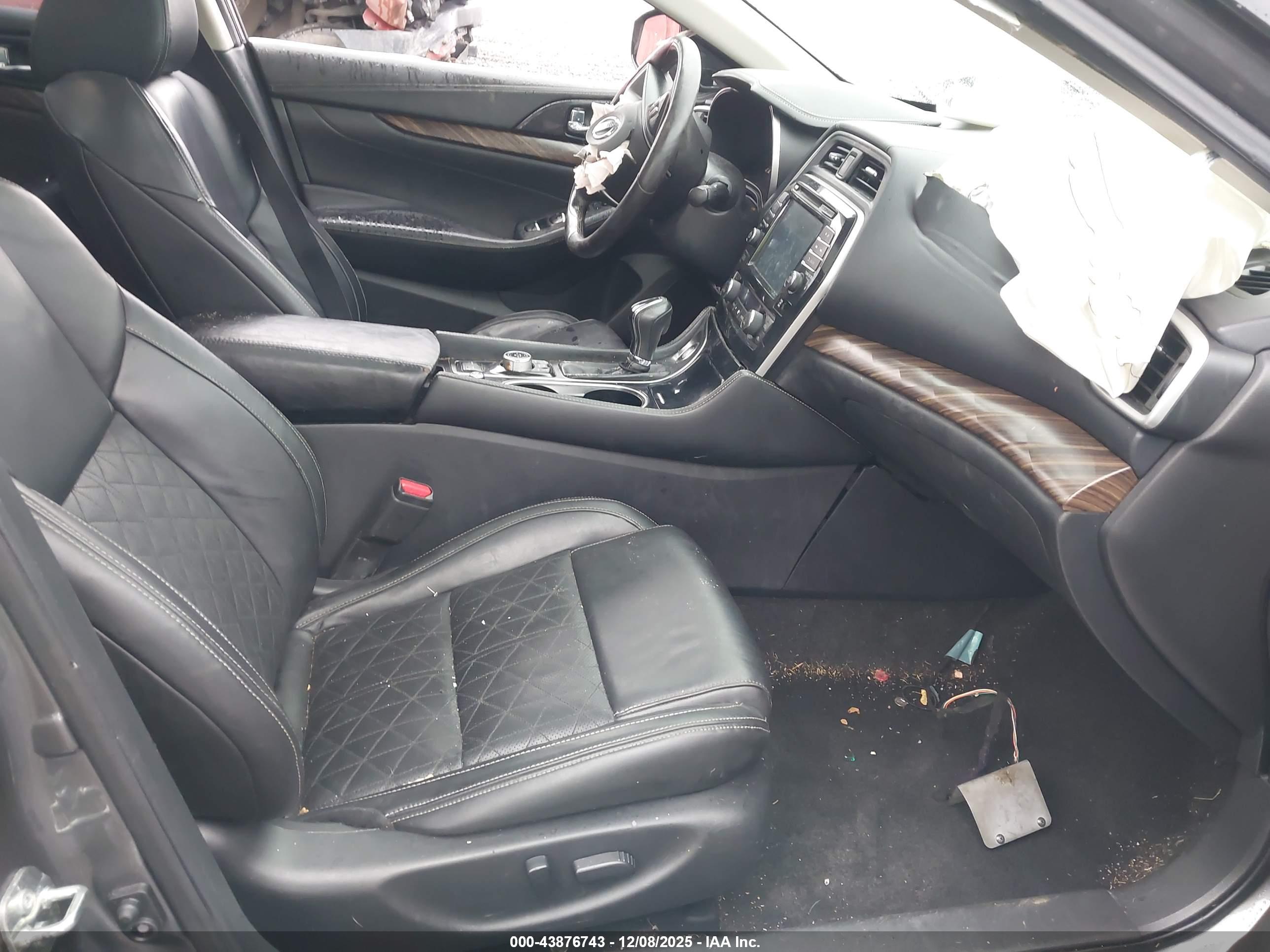 NISSAN MAXIMA image 5