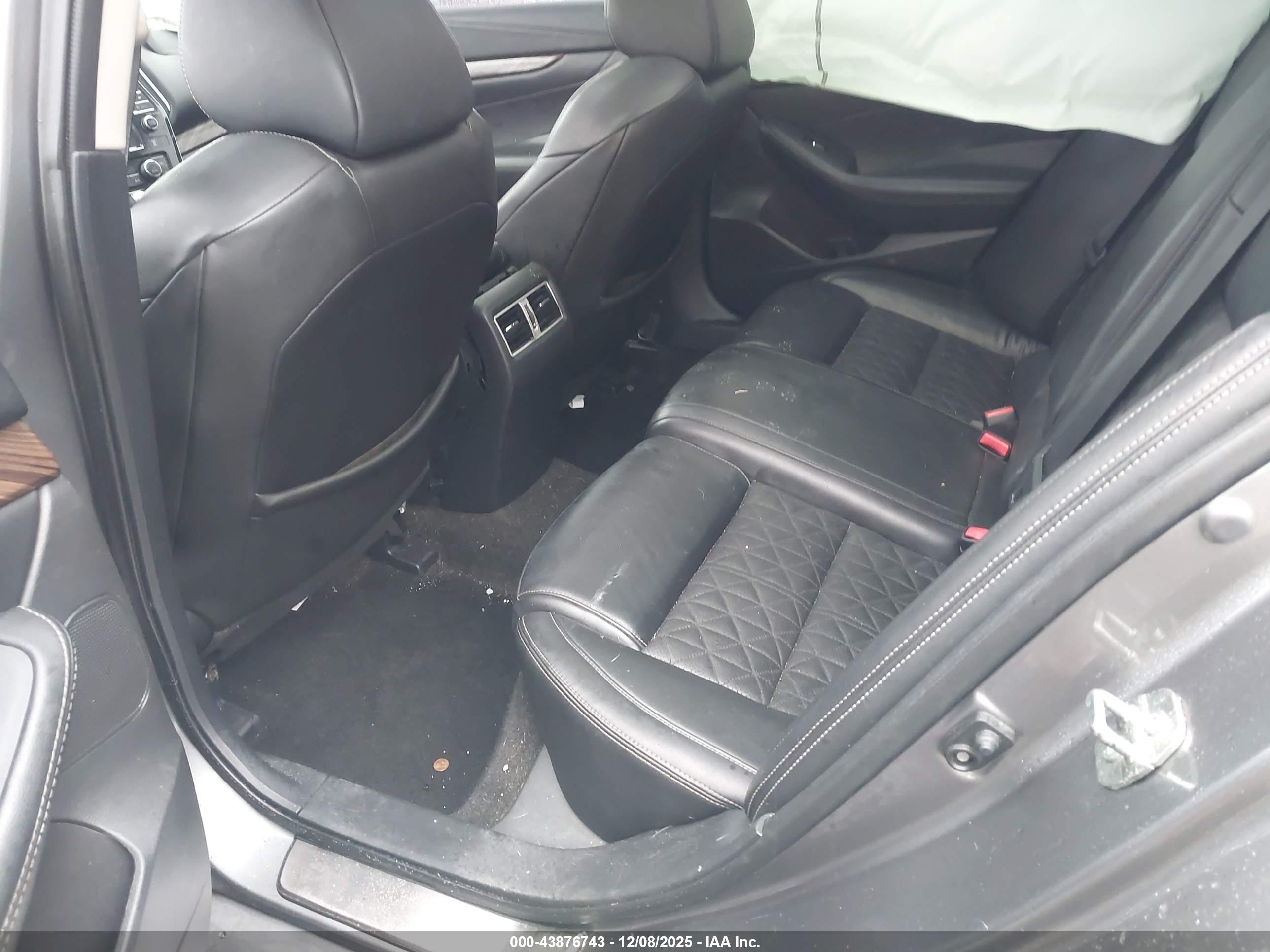 NISSAN MAXIMA image 8