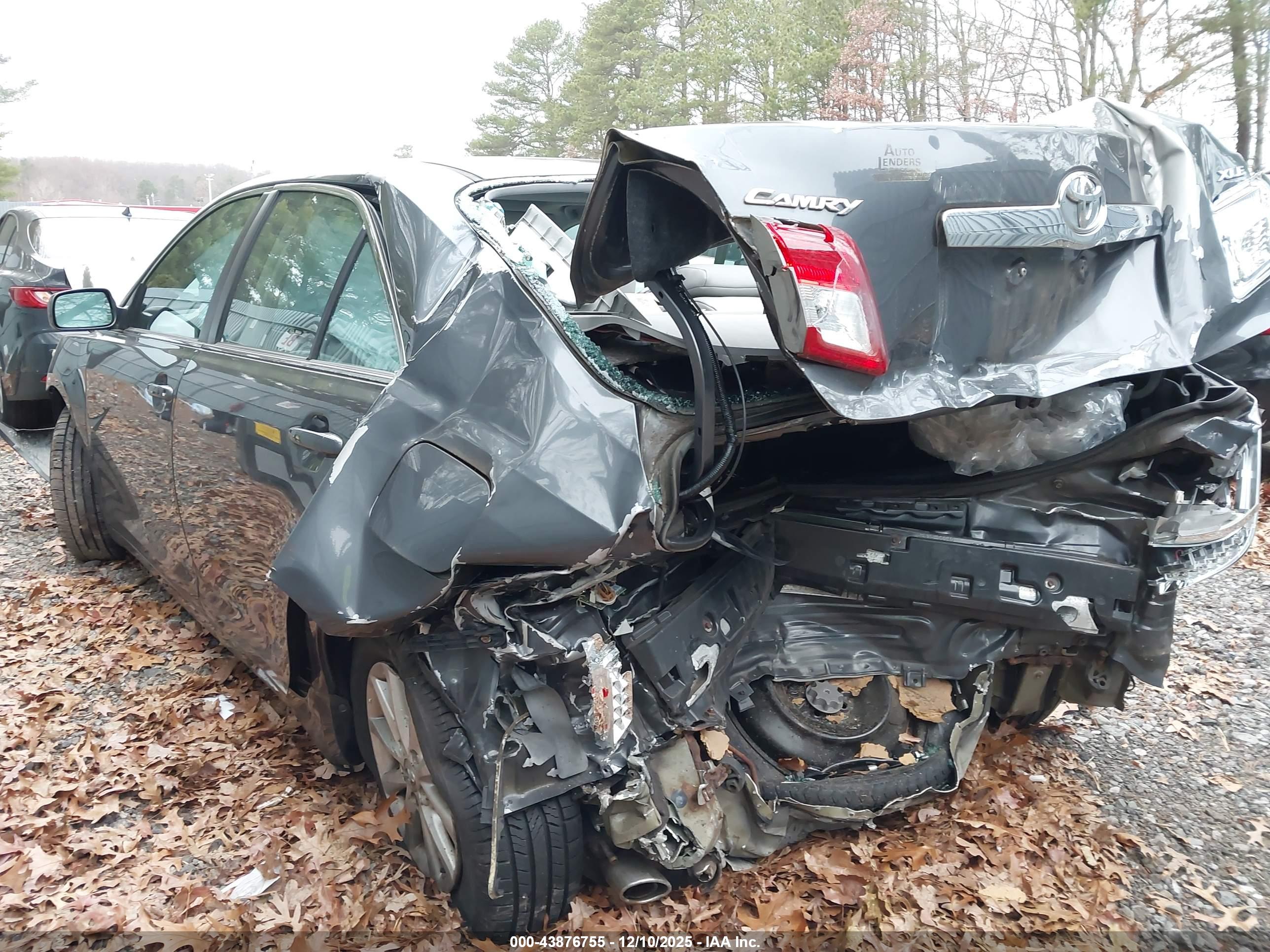 TOYOTA CAMRY image 3
