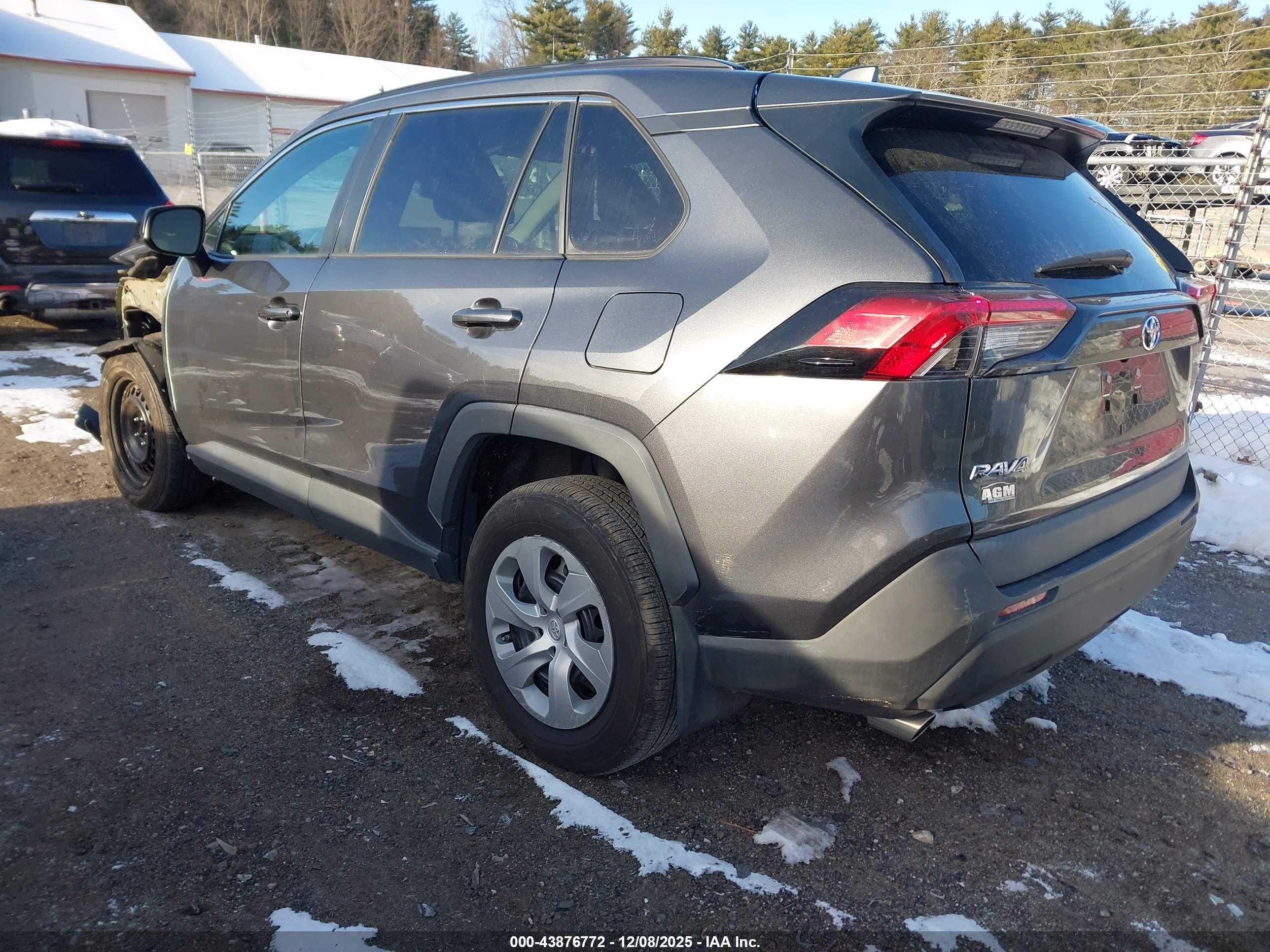 TOYOTA RAV4 image 3