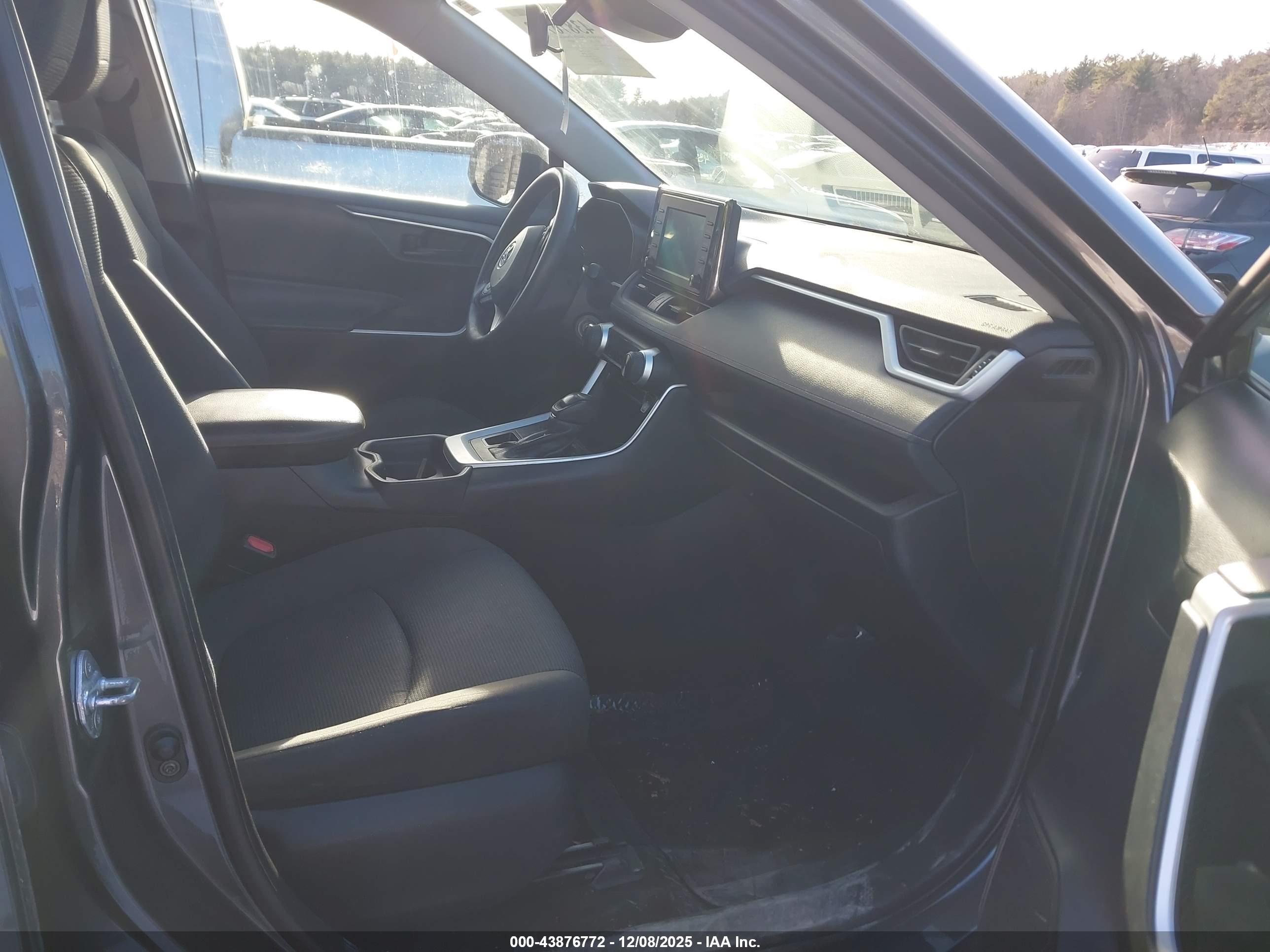 TOYOTA RAV4 image 5