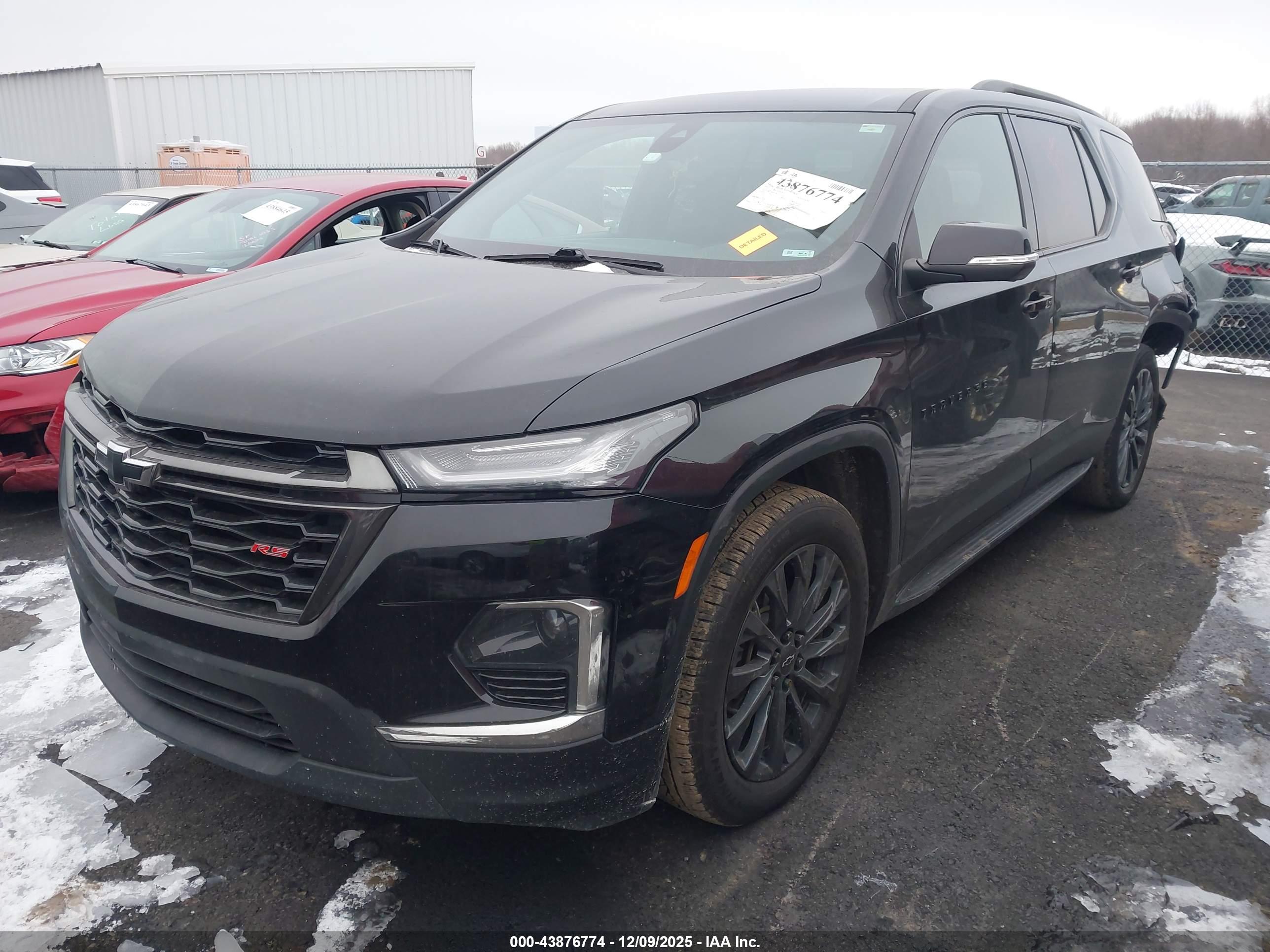 CHEVROLET TRAVERSE image 2