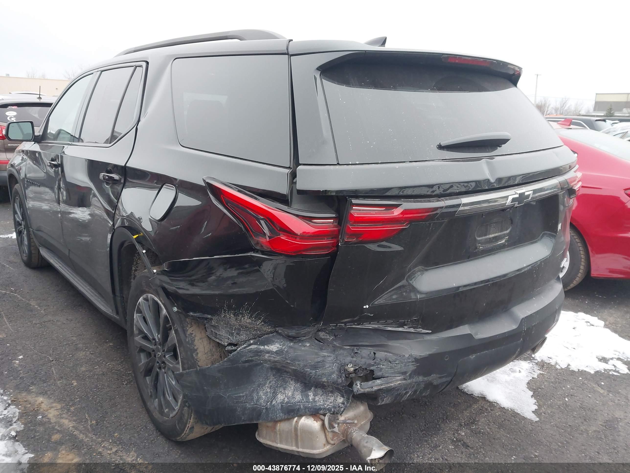 CHEVROLET TRAVERSE image 3