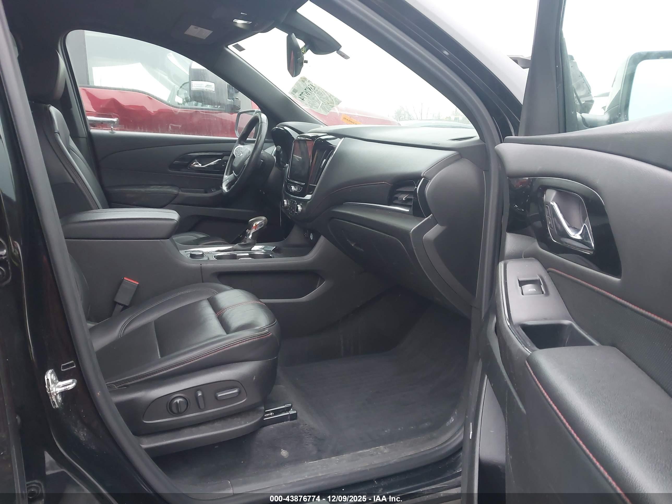 CHEVROLET TRAVERSE image 5