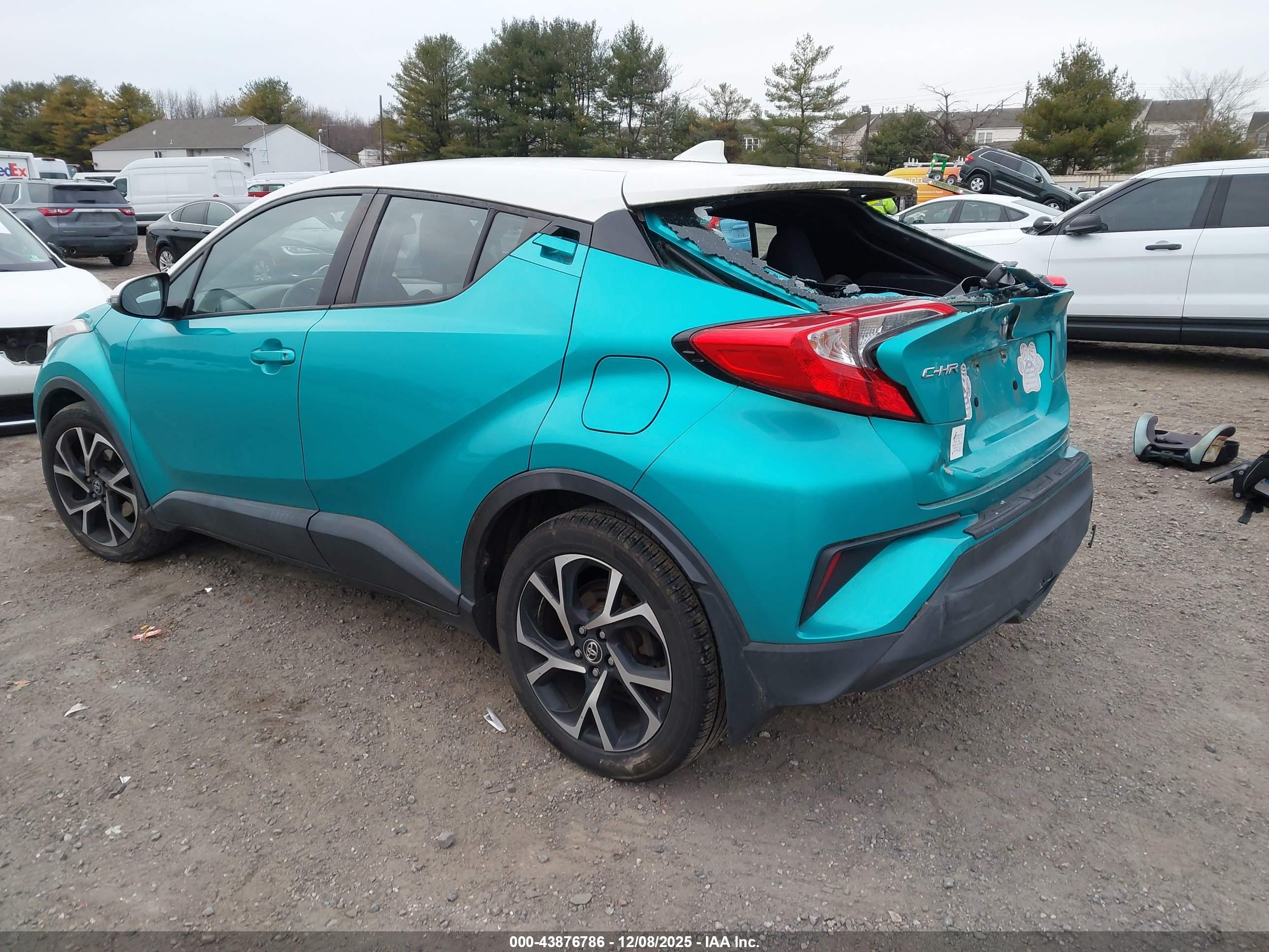 TOYOTA C-HR image 3