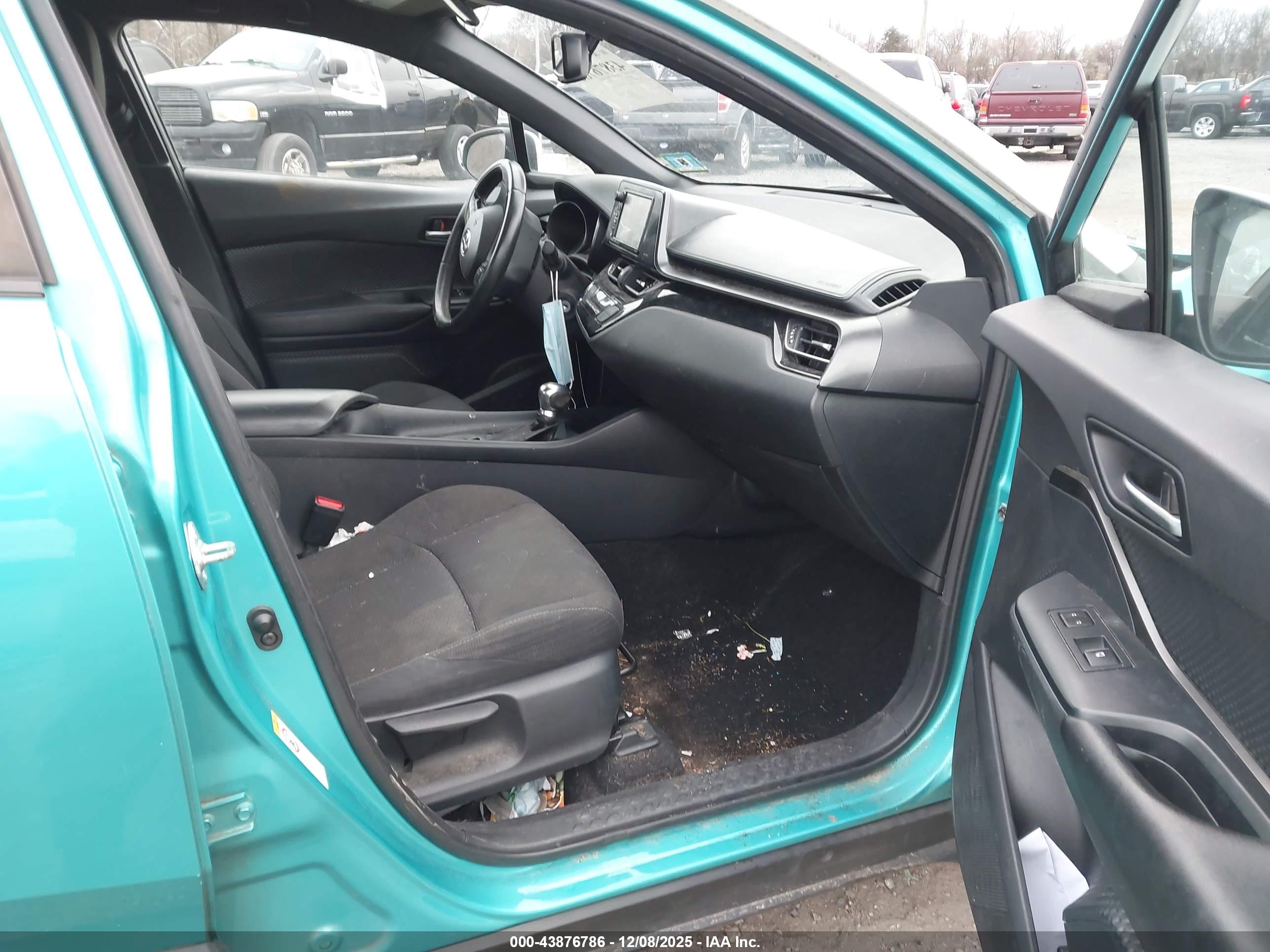 TOYOTA C-HR image 5