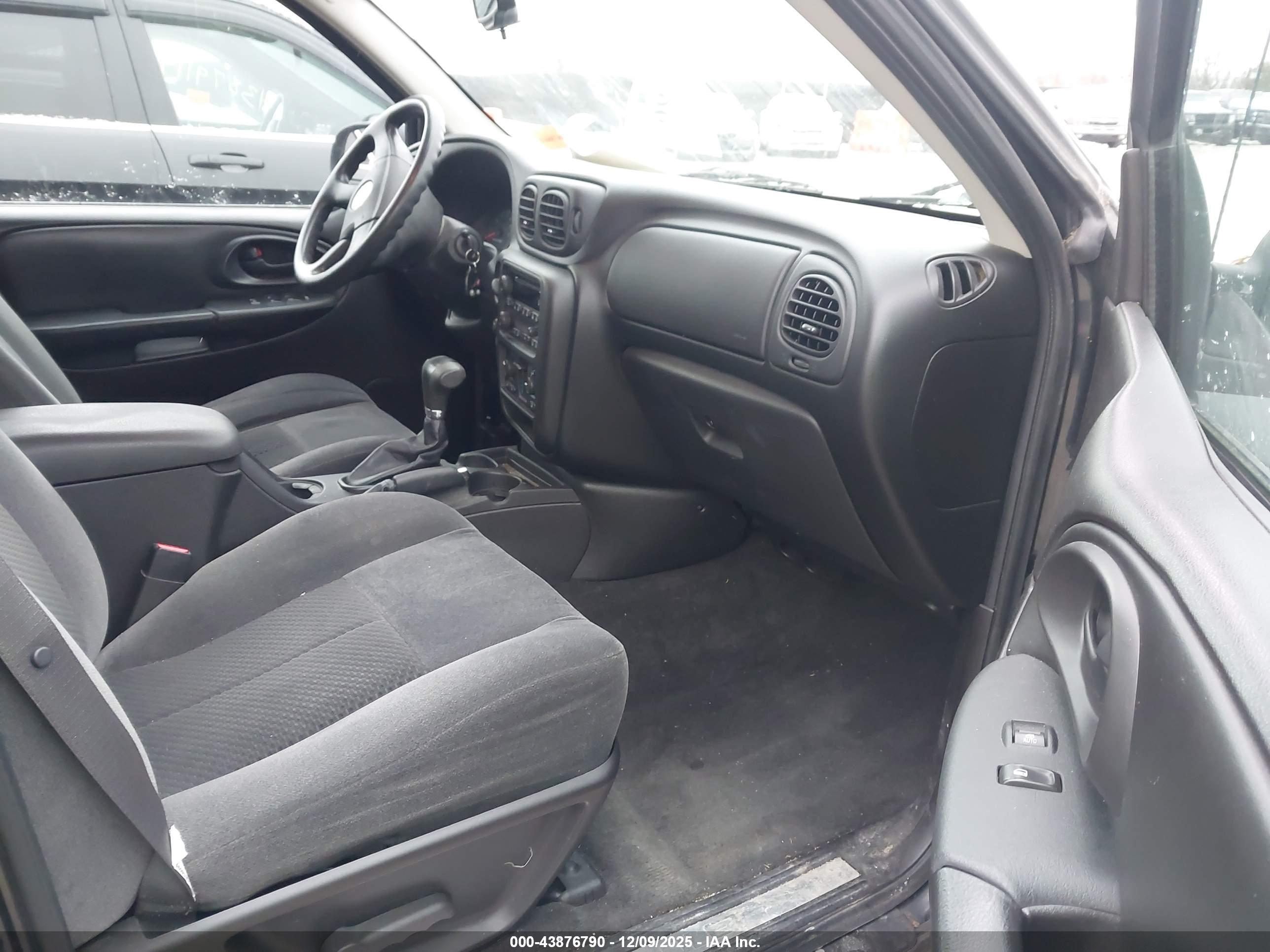 CHEVROLET TRAILBLAZER image 5