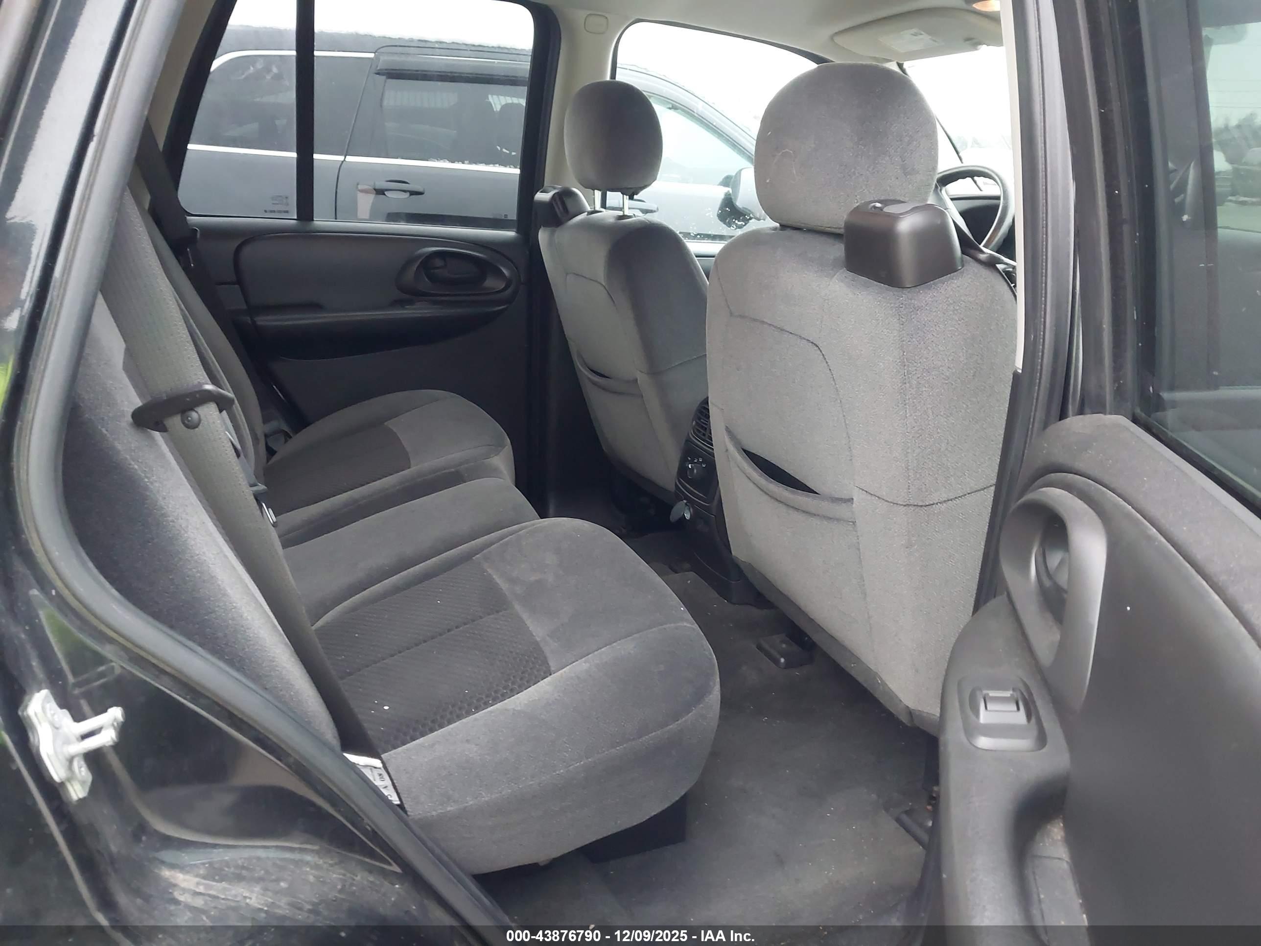 CHEVROLET TRAILBLAZER image 8