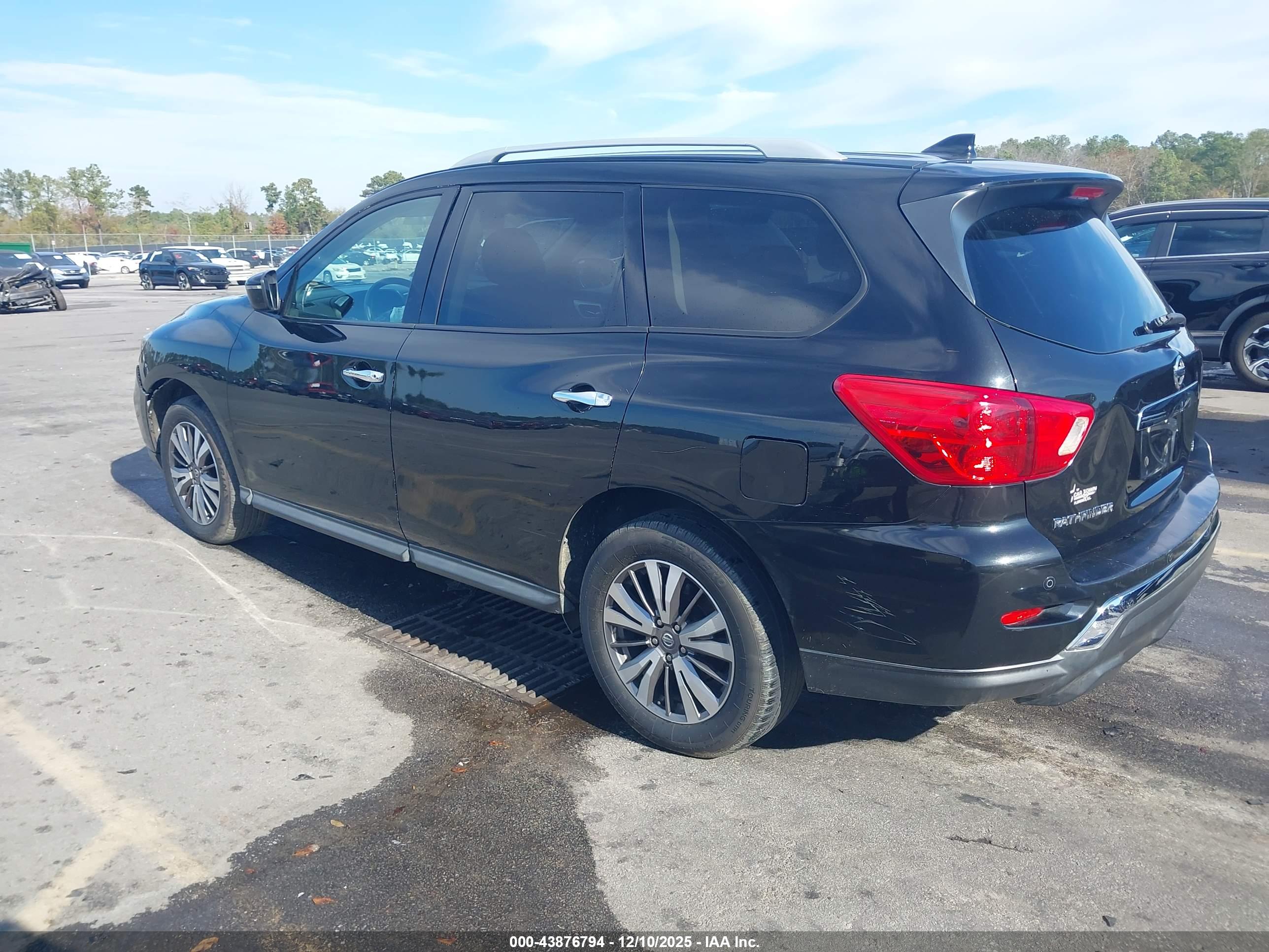 NISSAN PATHFINDER image 3
