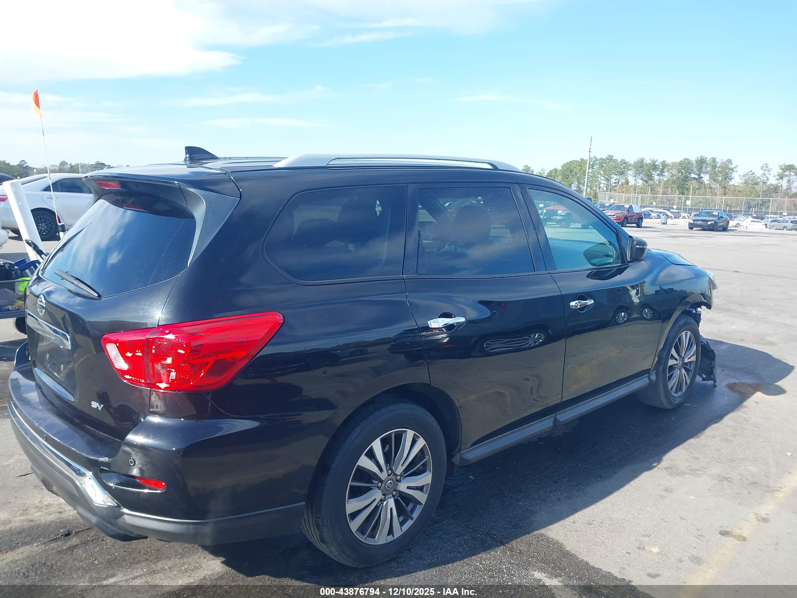 NISSAN PATHFINDER image 4