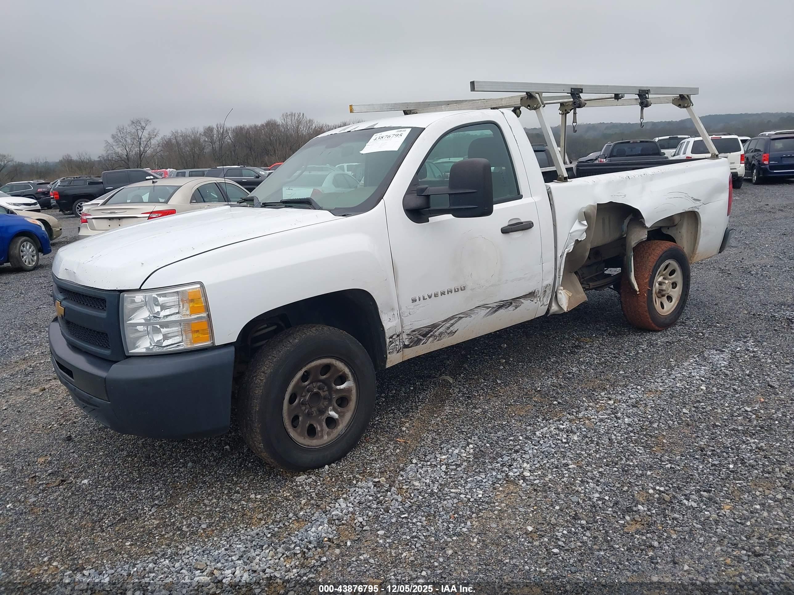 CHEVROLET SILVERADO image 2