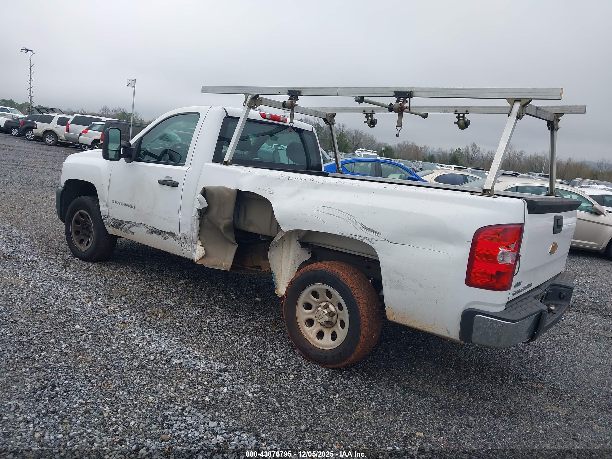 CHEVROLET SILVERADO image 3
