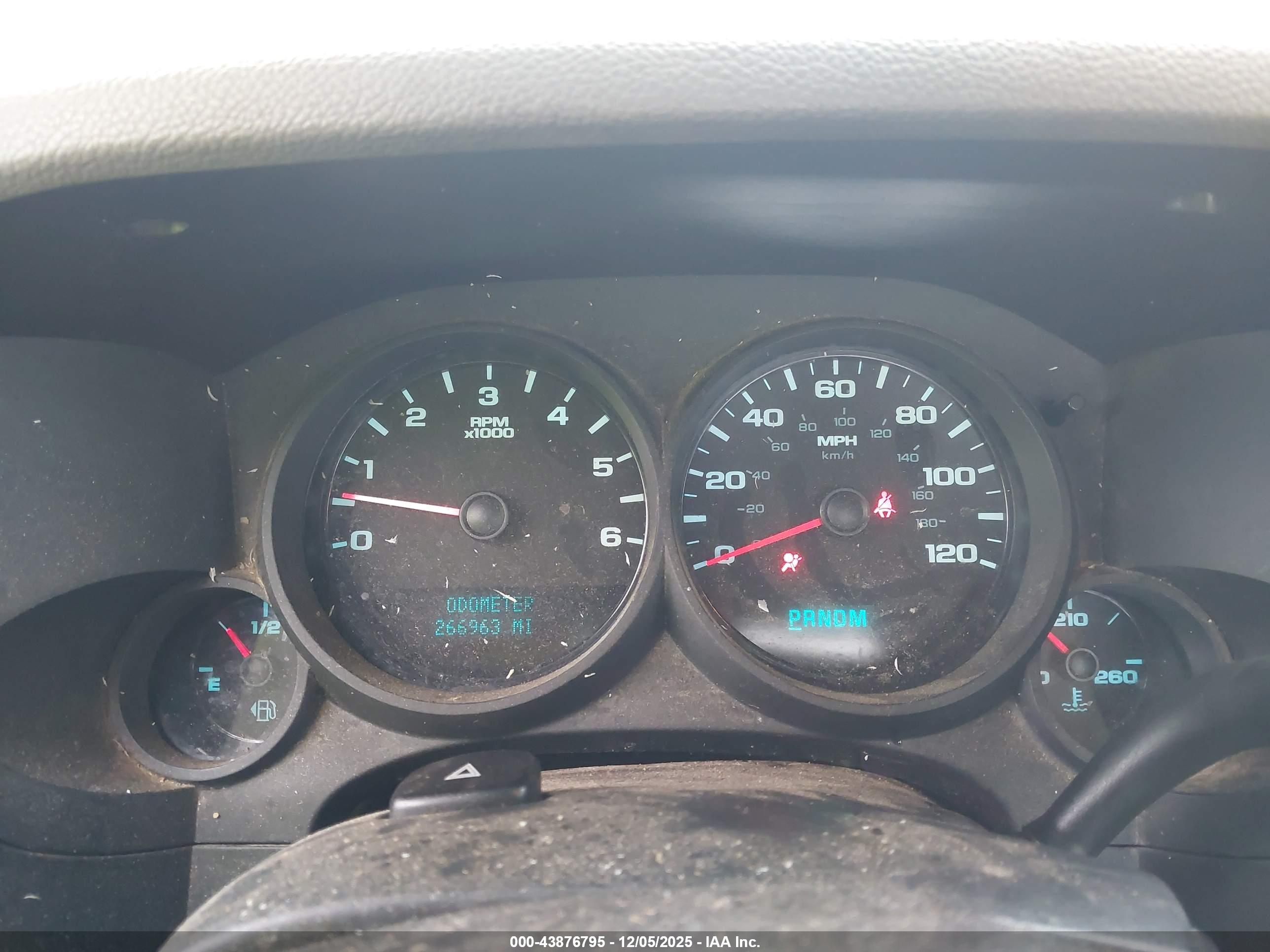CHEVROLET SILVERADO image 7