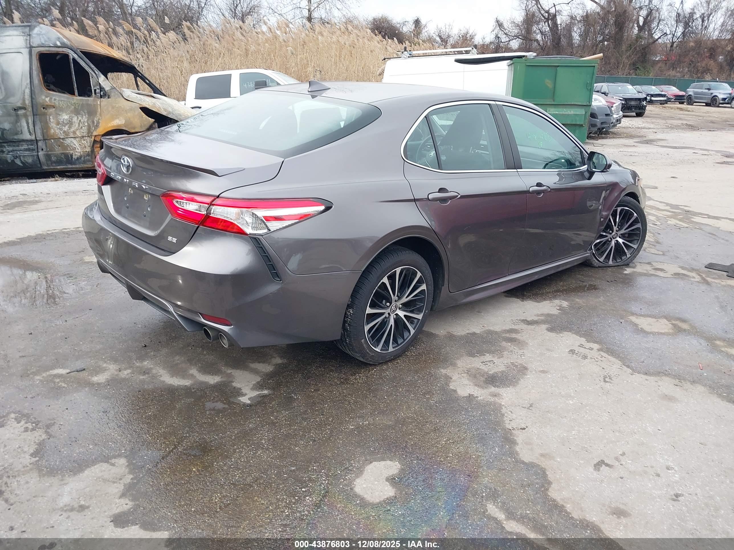 TOYOTA CAMRY image 4