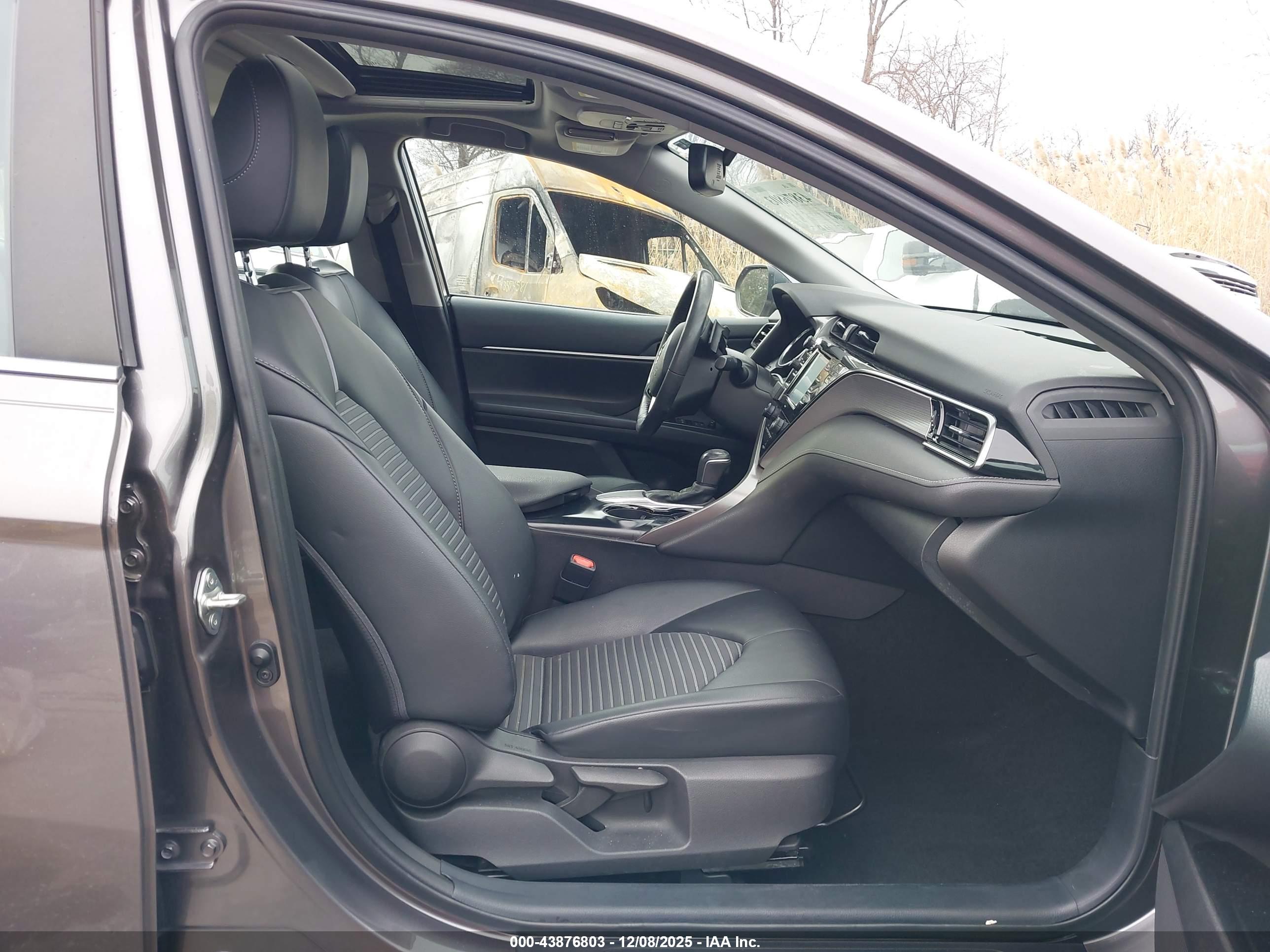 TOYOTA CAMRY image 5