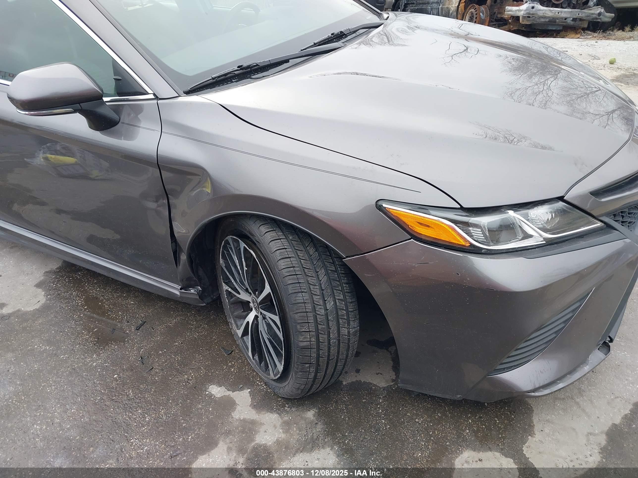 TOYOTA CAMRY image 6