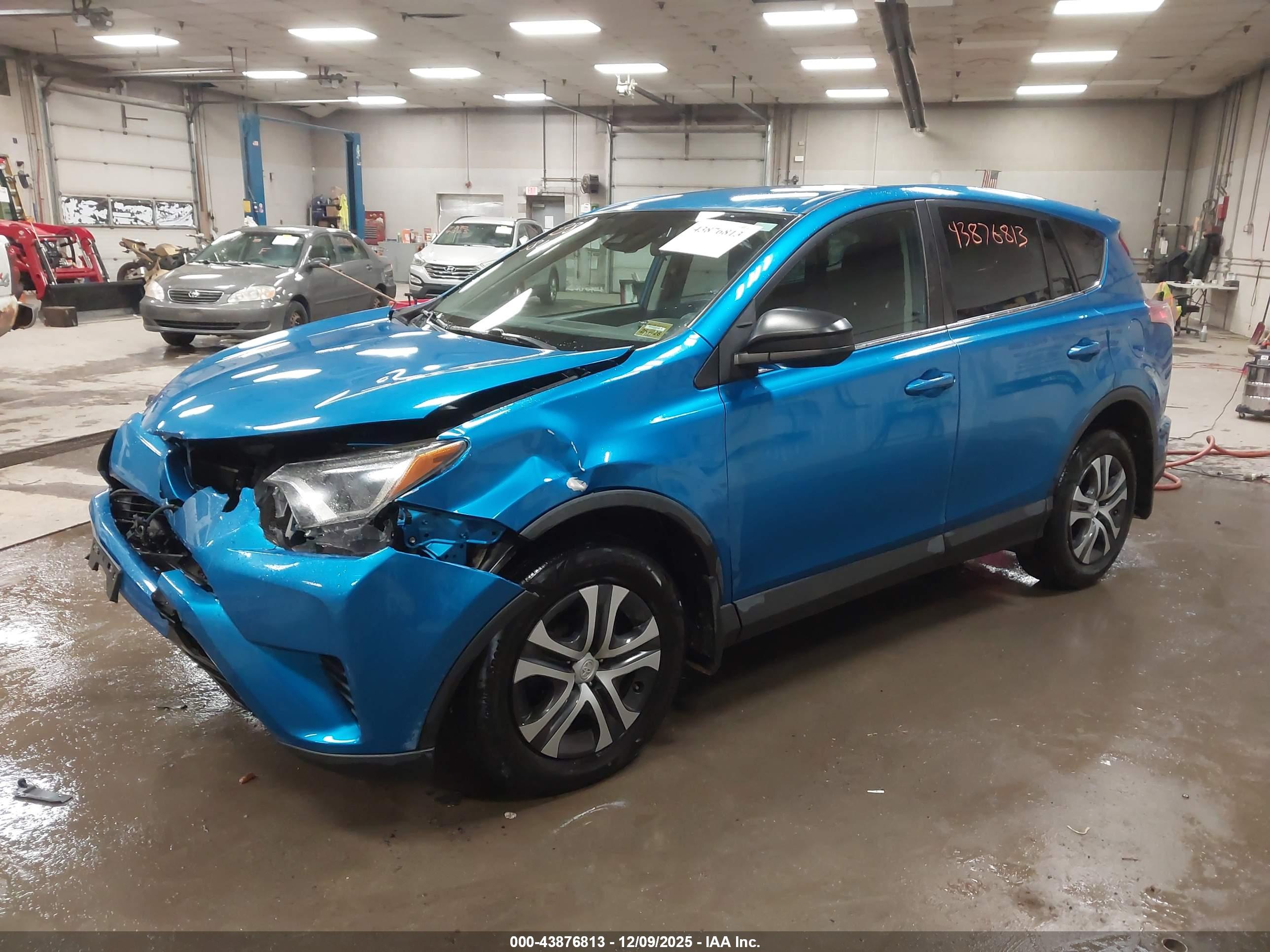 TOYOTA RAV4 image 2