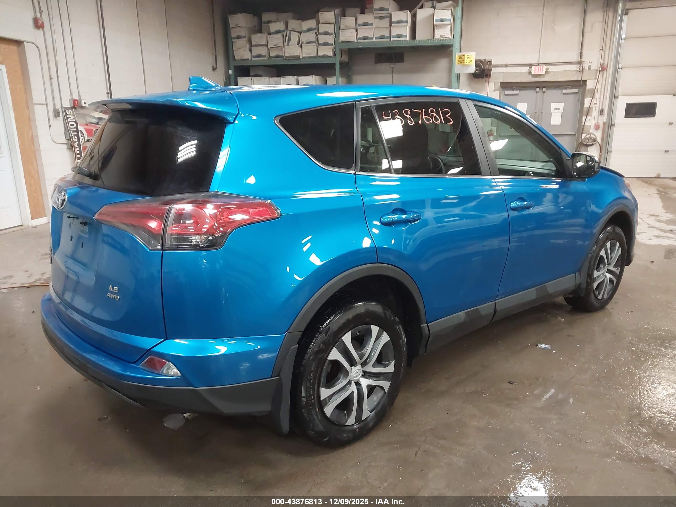 TOYOTA RAV4 image 4