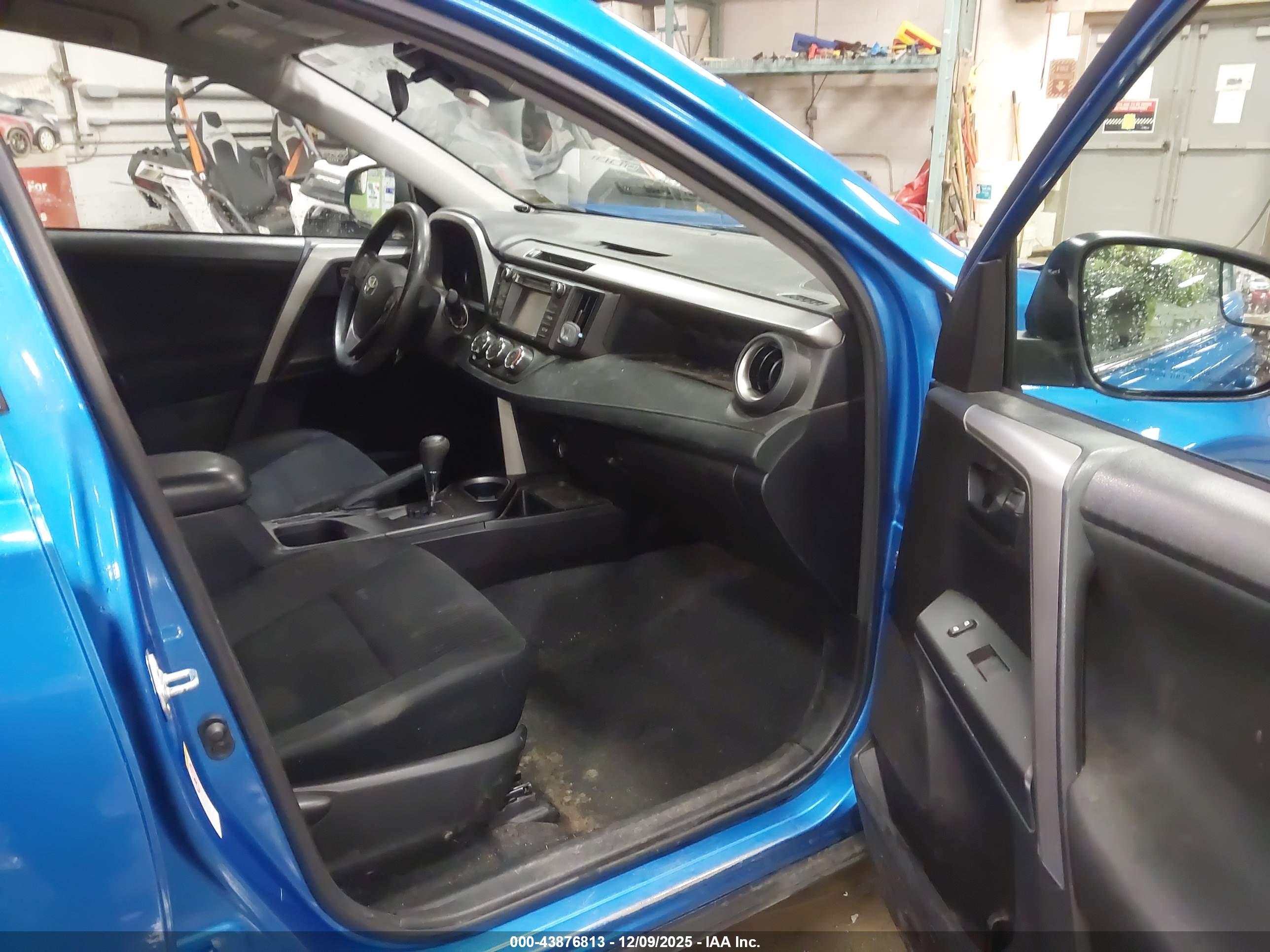 TOYOTA RAV4 image 5
