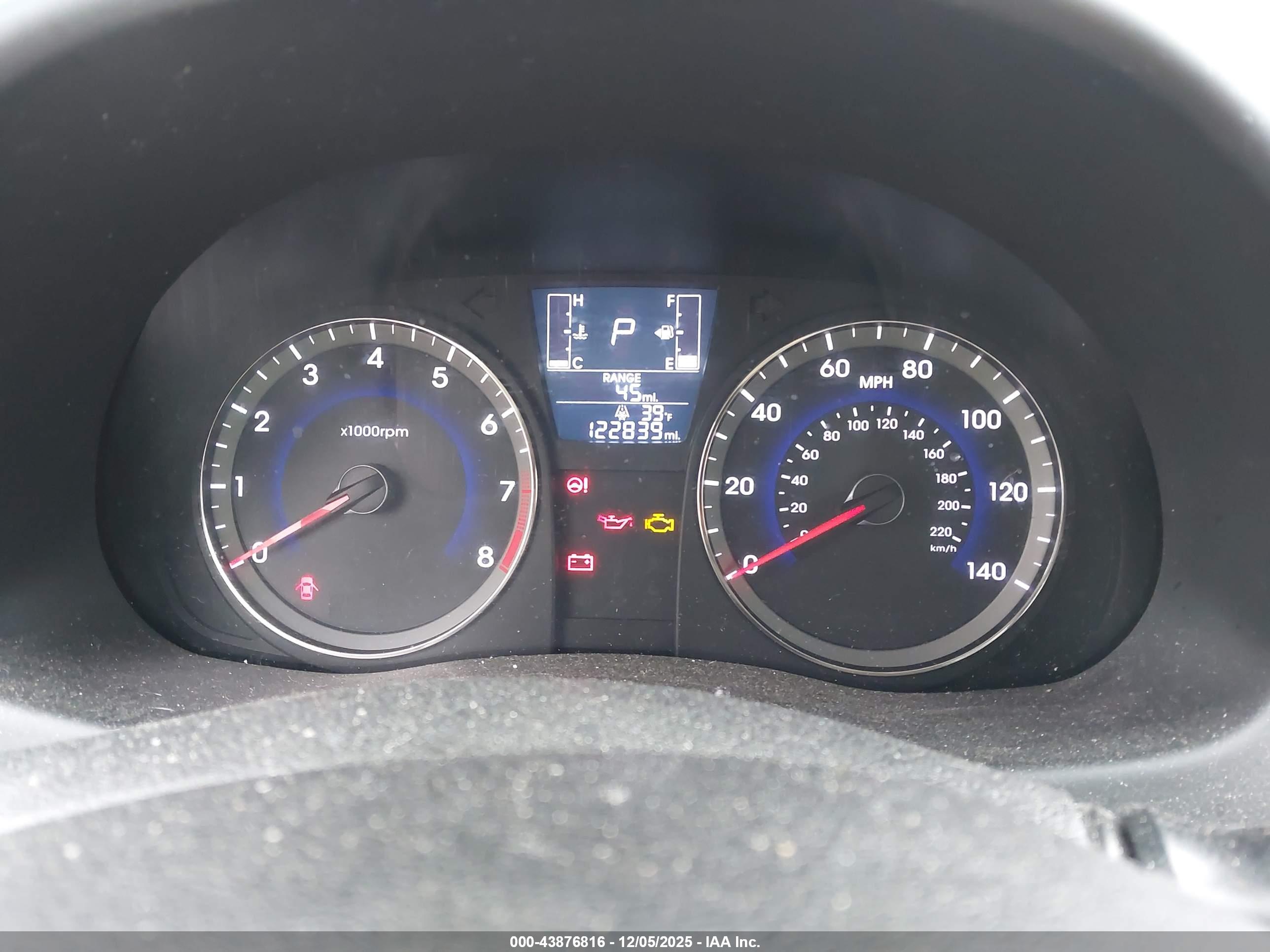 HYUNDAI ACCENT image 7