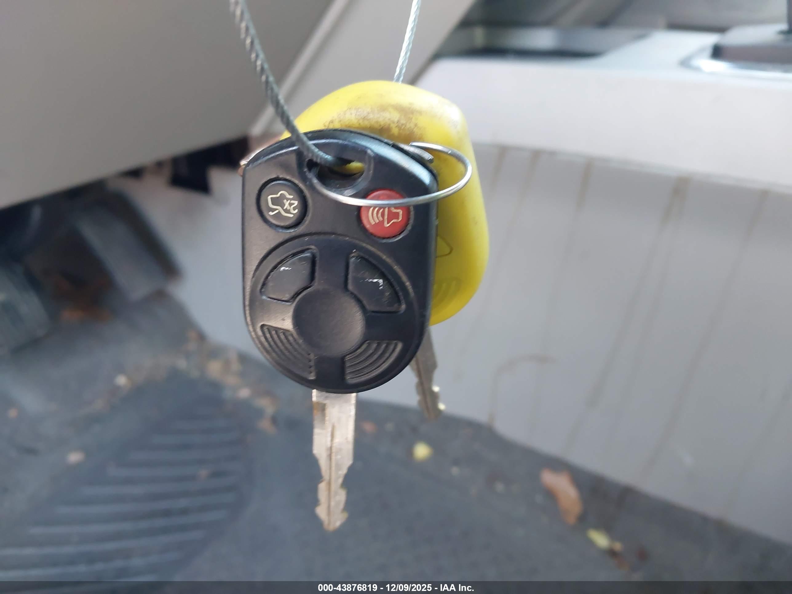 FORD ESCAPE image 11