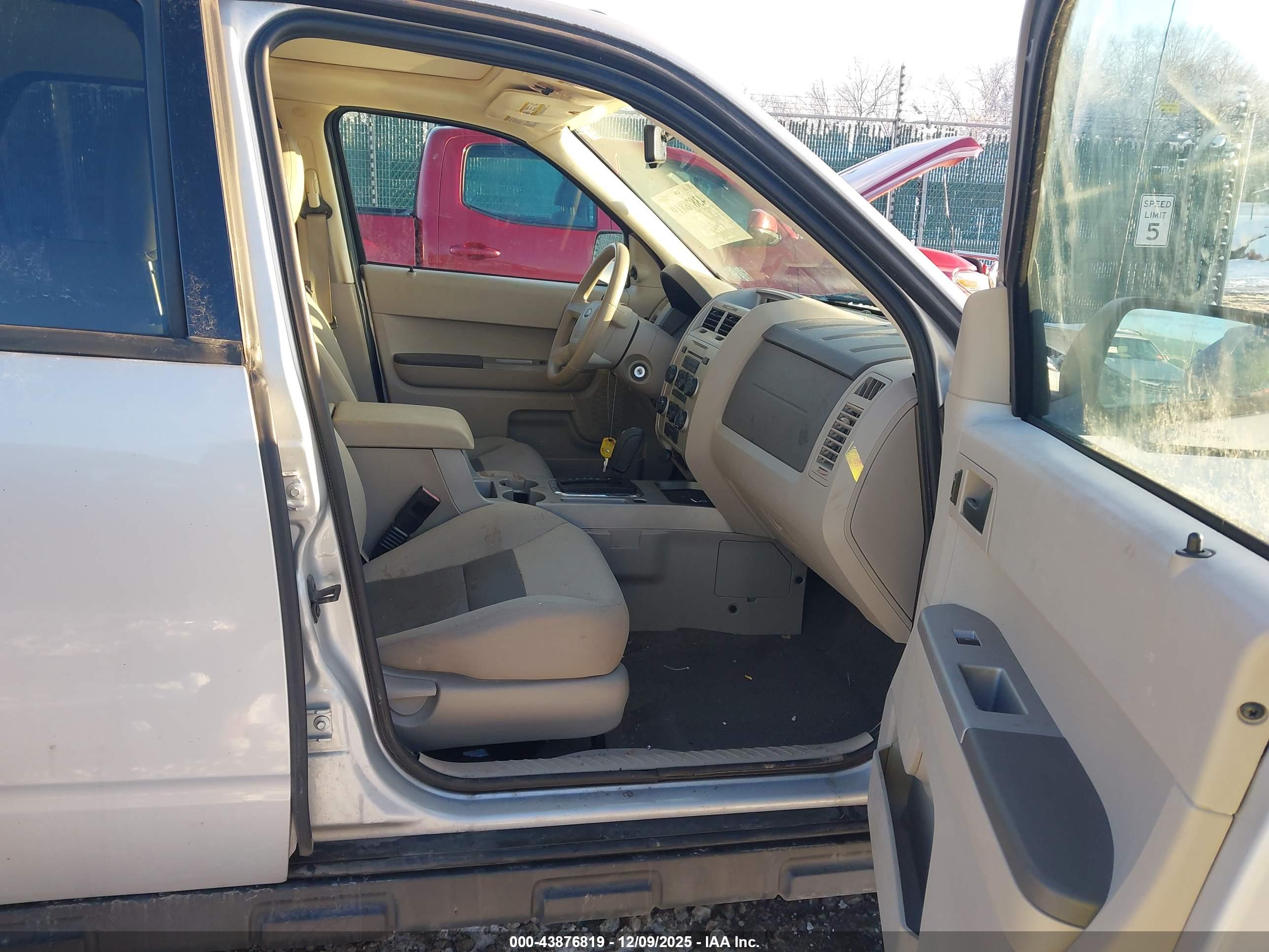 FORD ESCAPE image 5