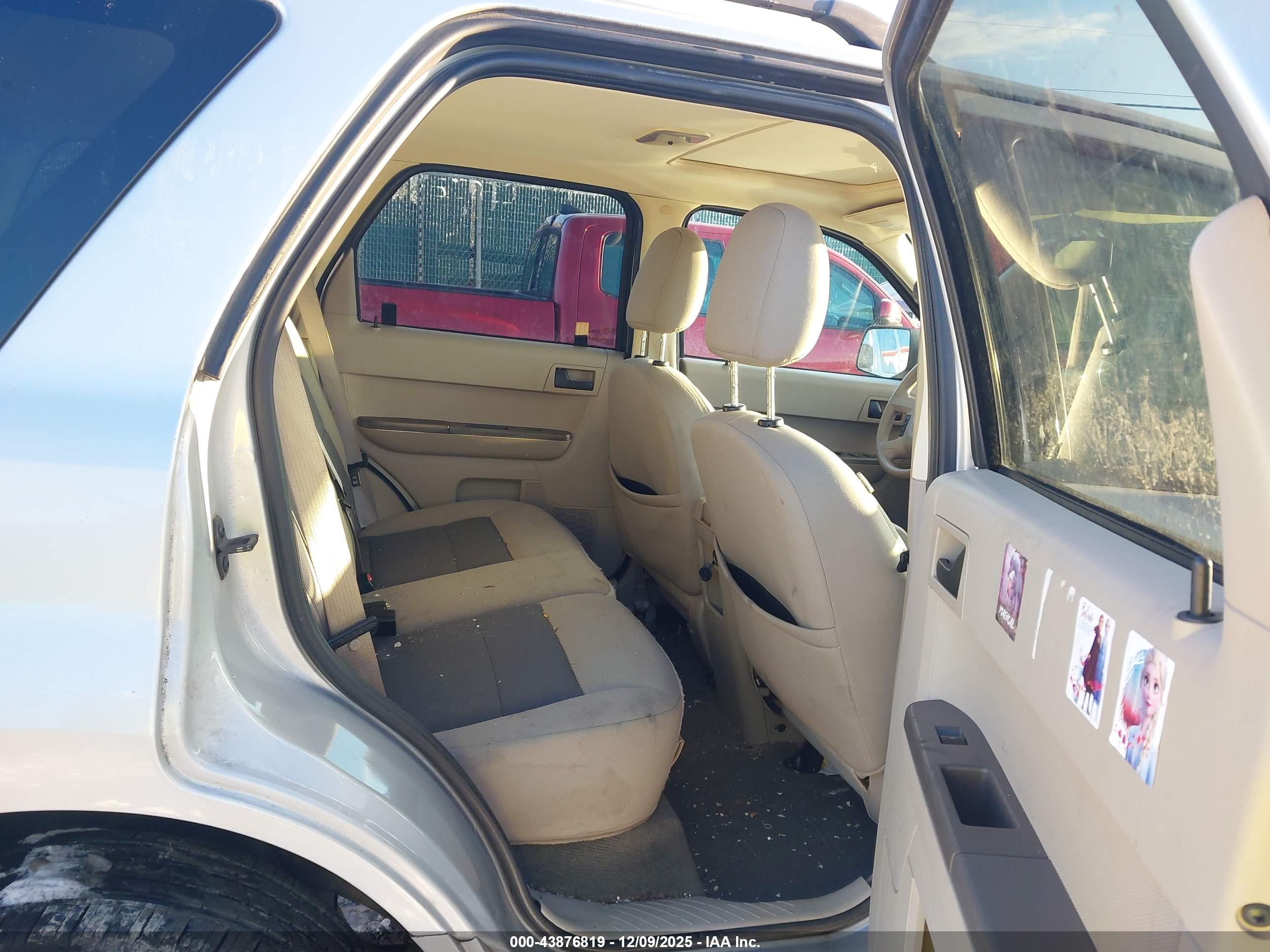 FORD ESCAPE image 8
