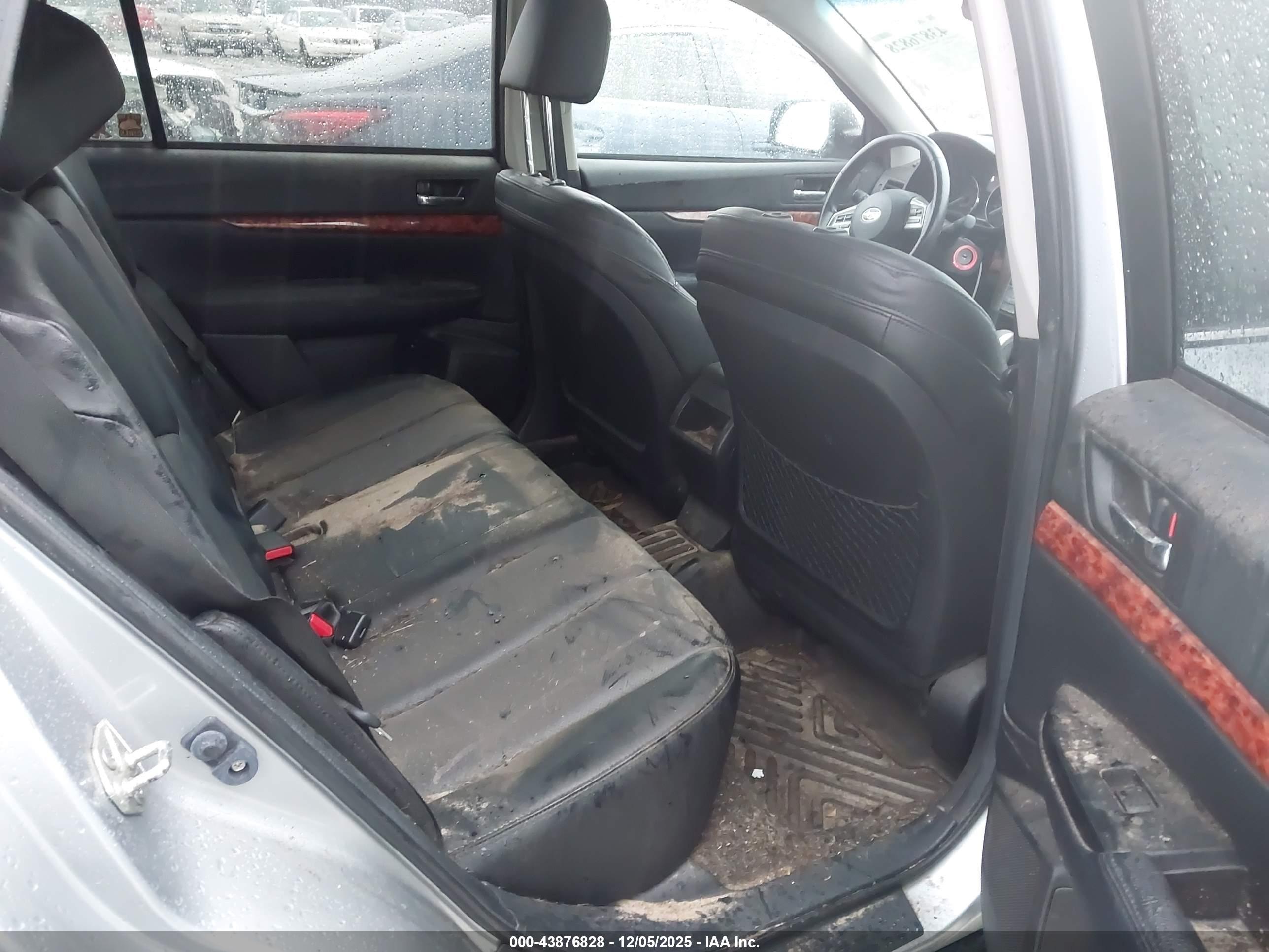 SUBARU OUTBACK image 8
