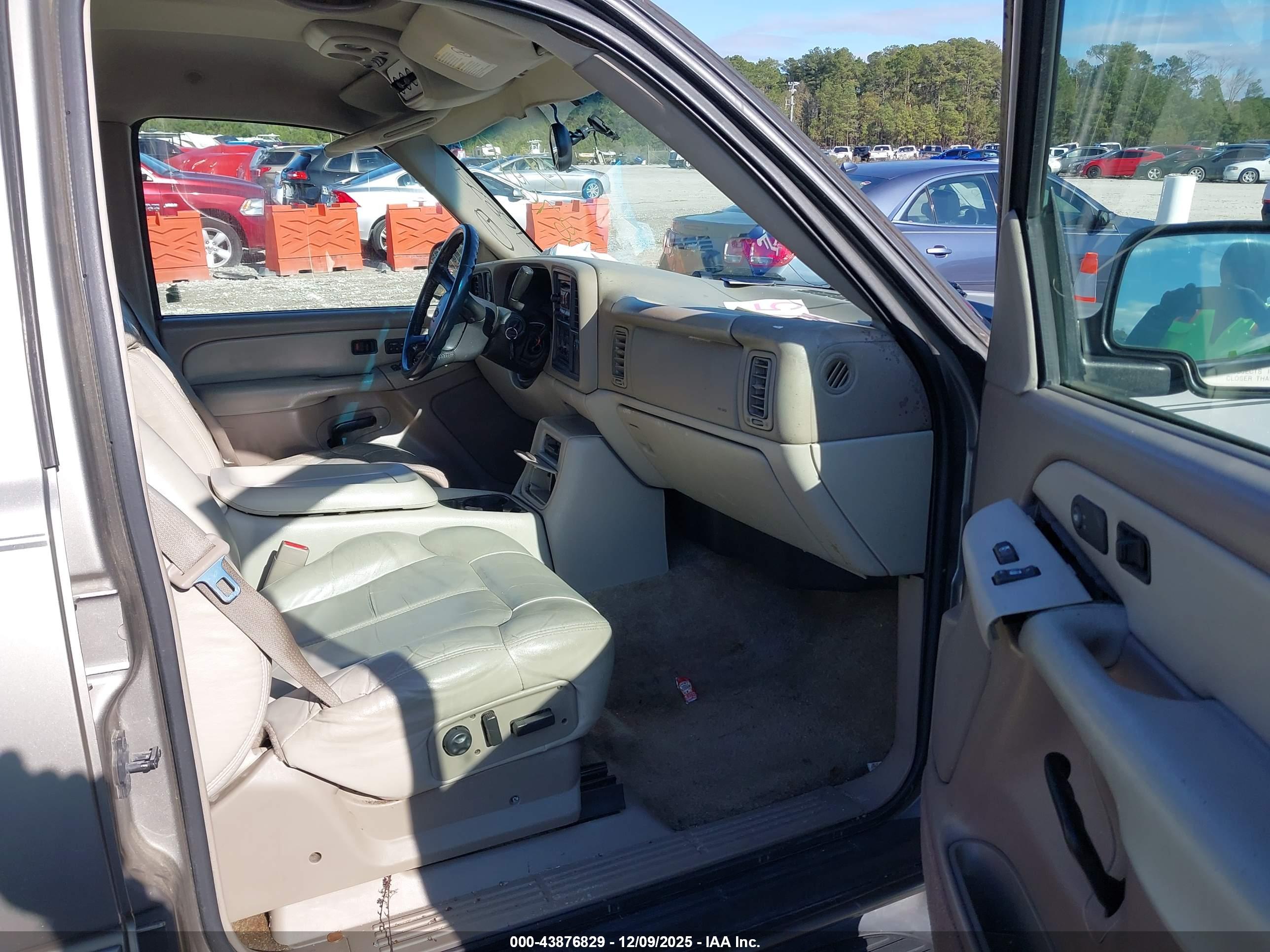 CHEVROLET TAHOE image 5