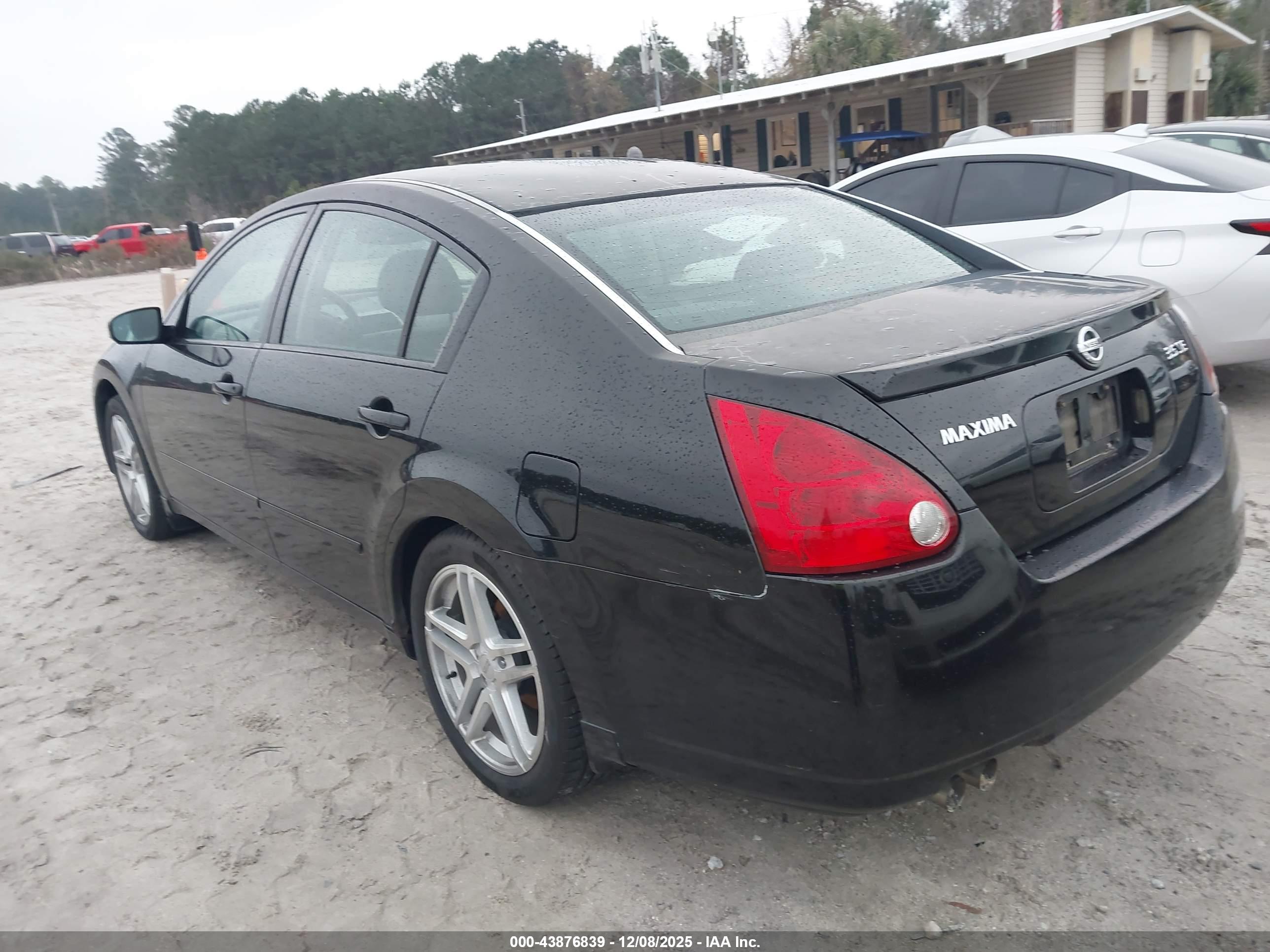 NISSAN MAXIMA image 3