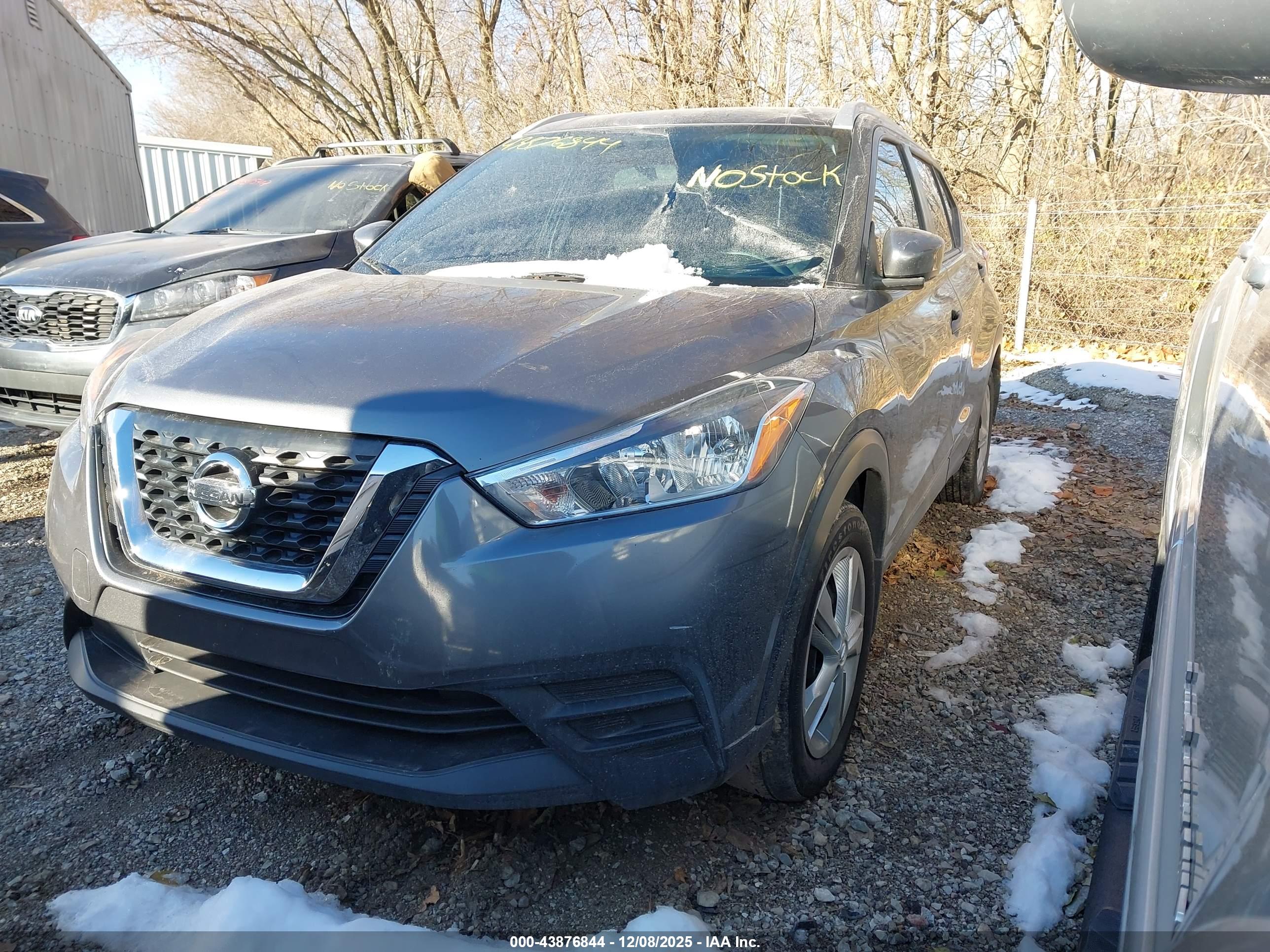 NISSAN KICKS image 2