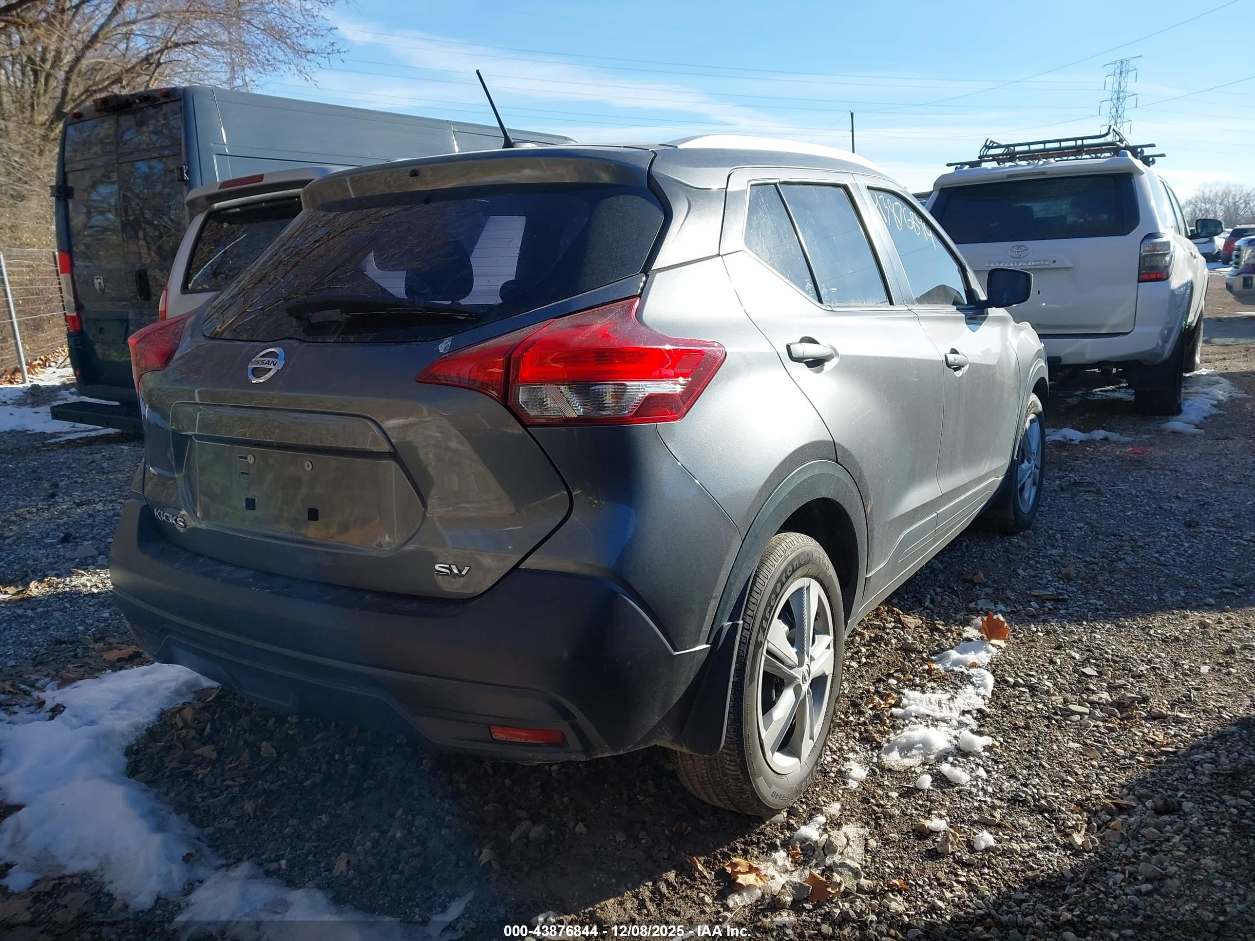 NISSAN KICKS image 4