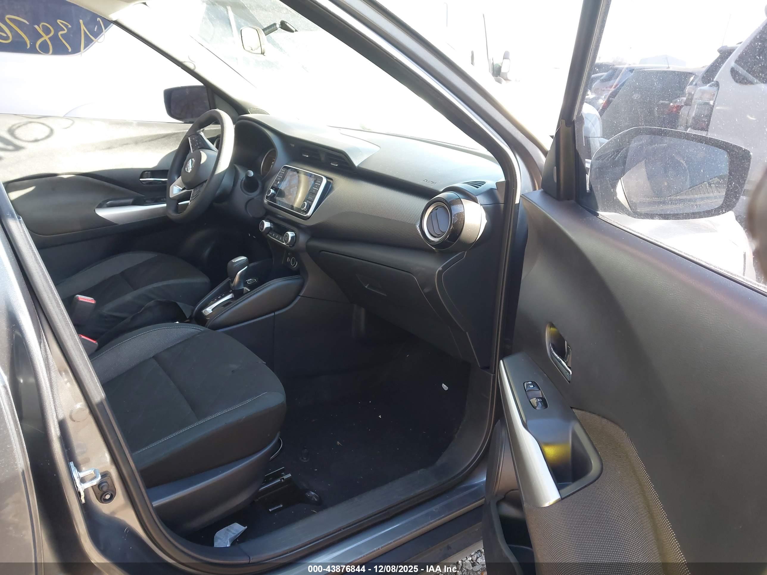 NISSAN KICKS image 5