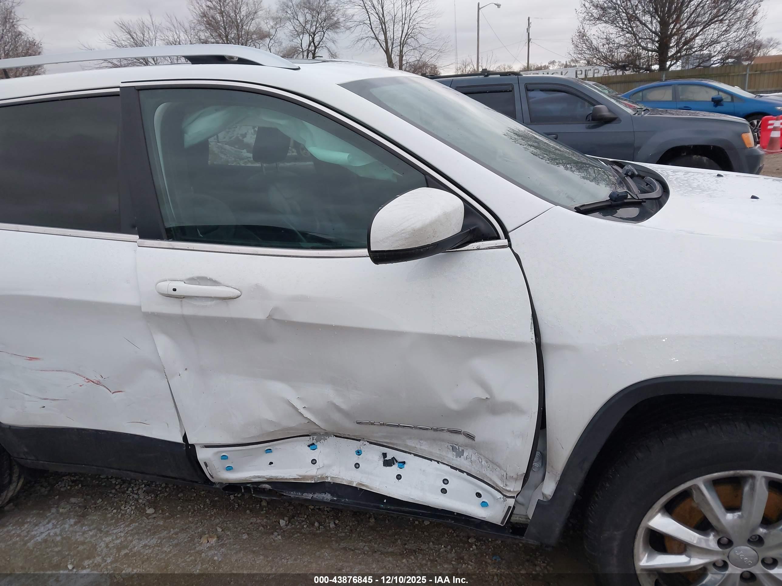JEEP CHEROKEE image 6