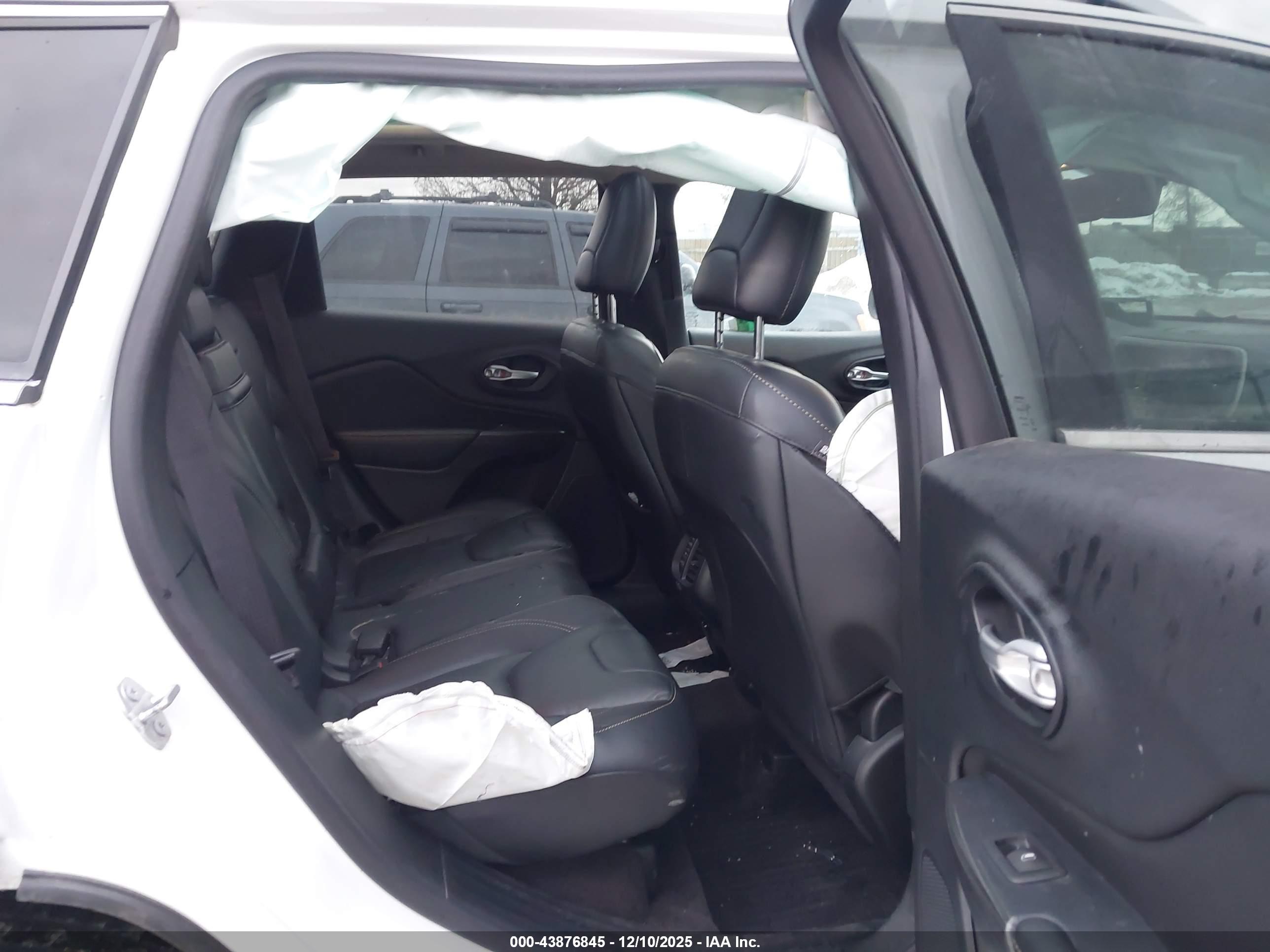 JEEP CHEROKEE image 8