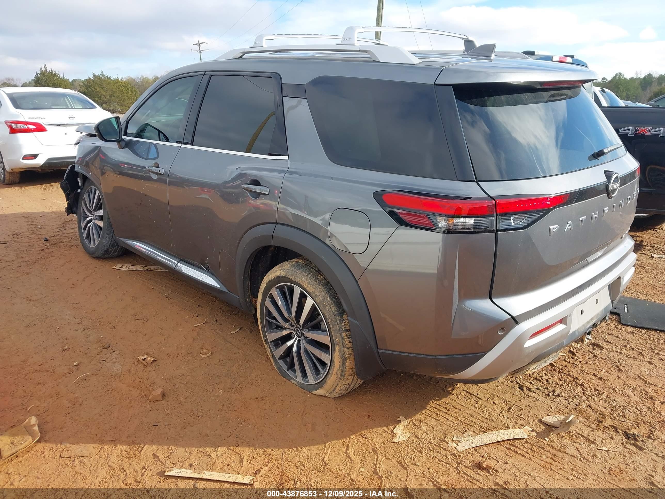 NISSAN PATHFINDER image 3