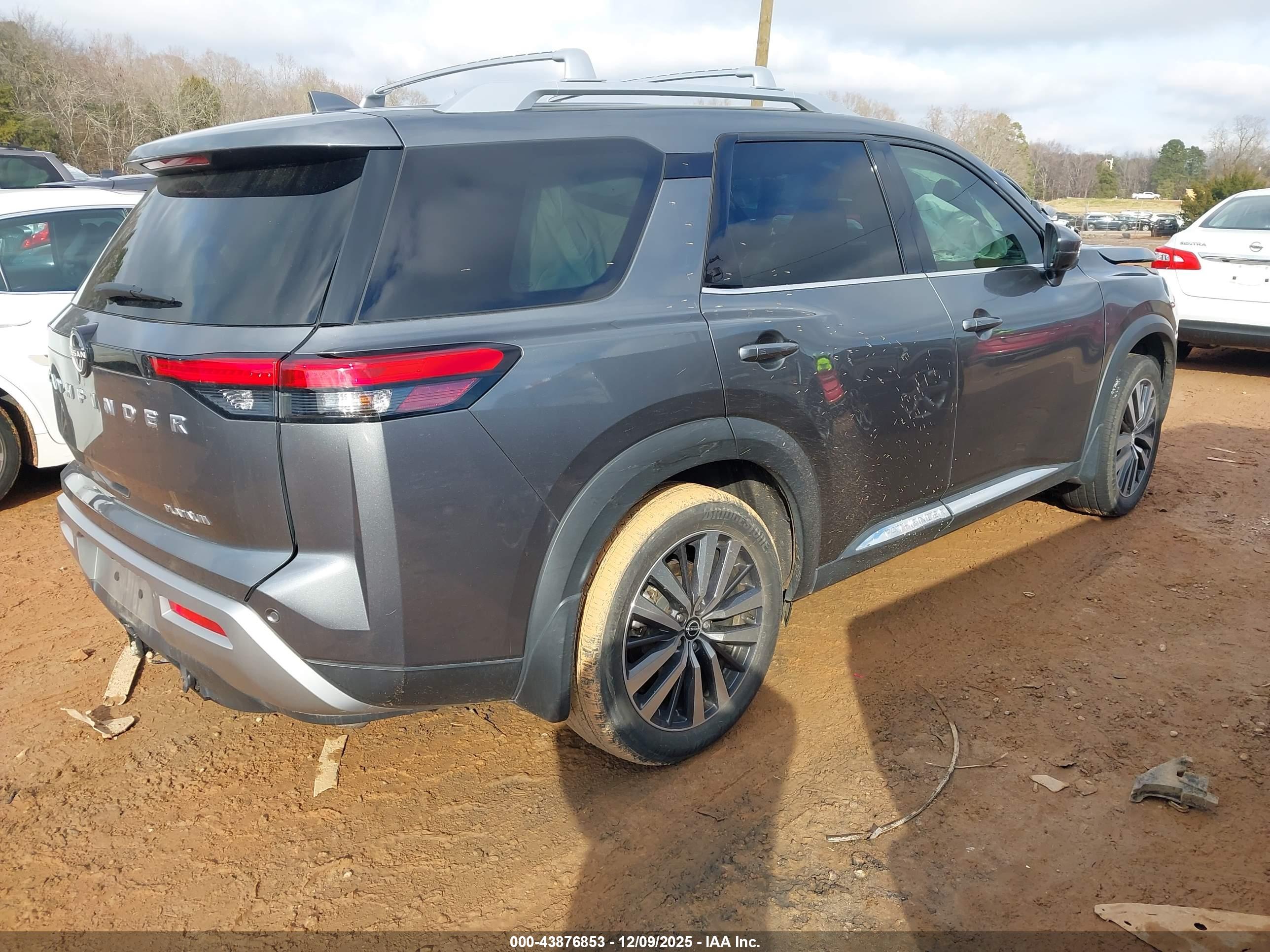 NISSAN PATHFINDER image 4