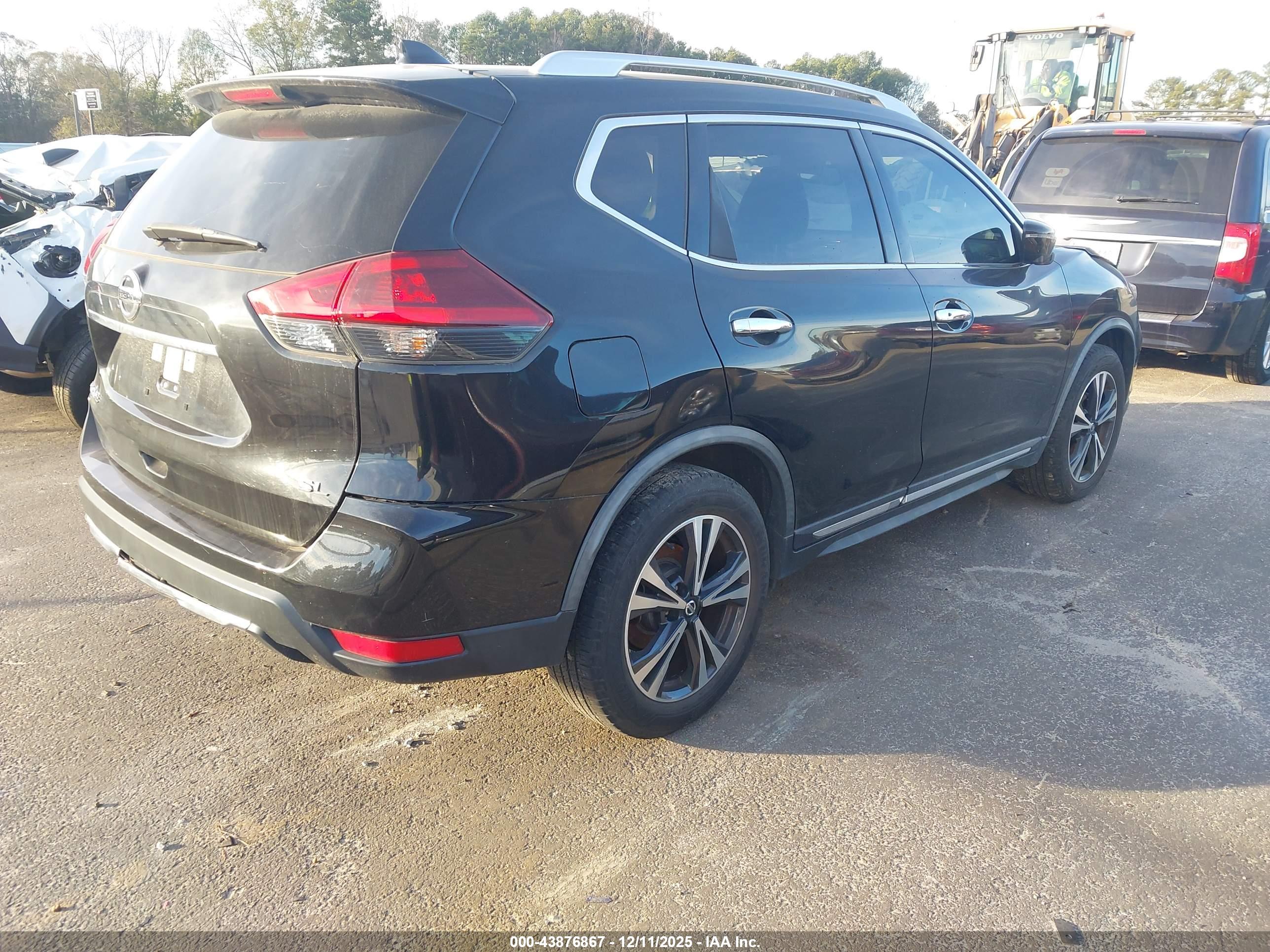 NISSAN ROGUE image 4